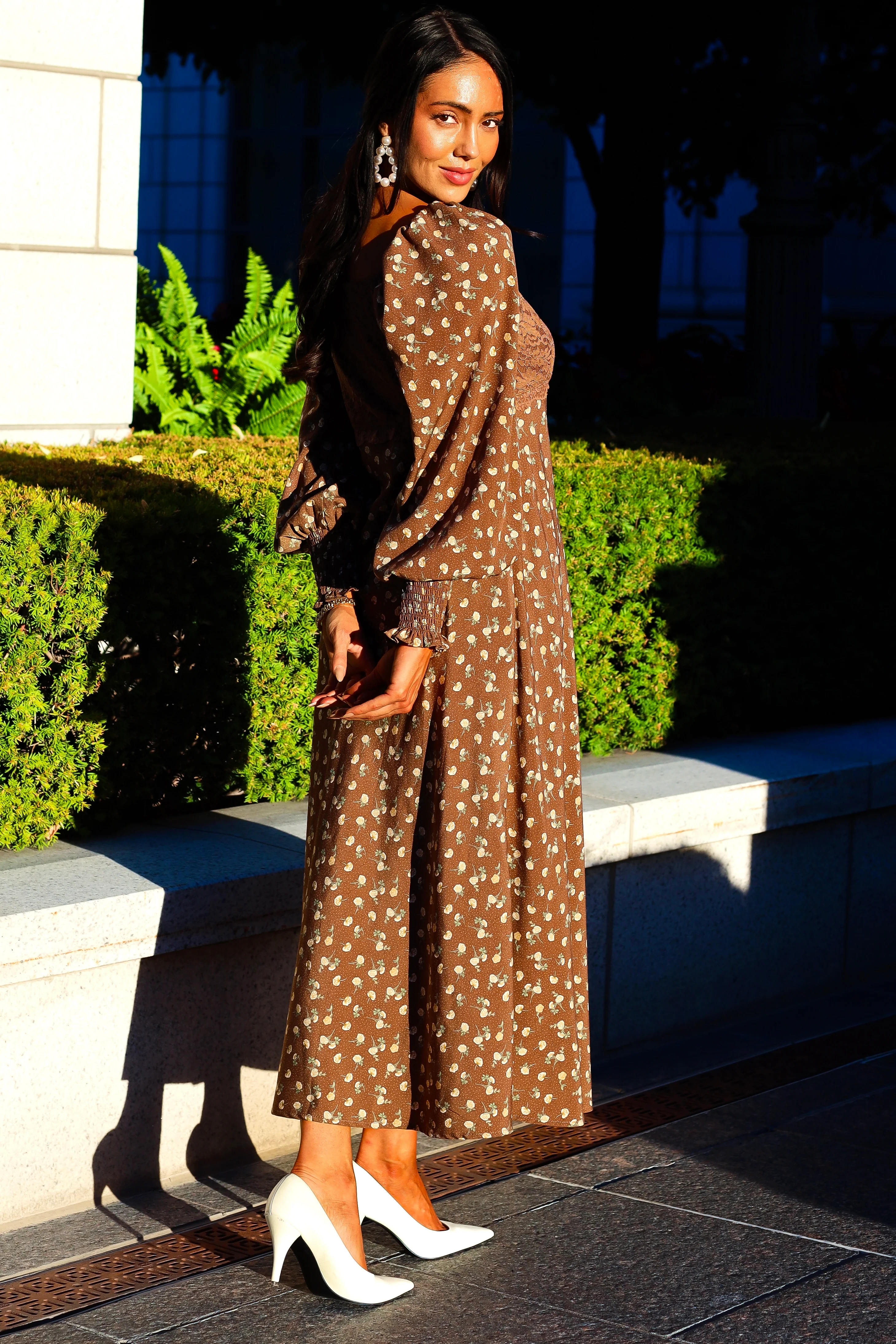 The Jenelle Mocha Mousse Floral Dresses - XNAUWBI