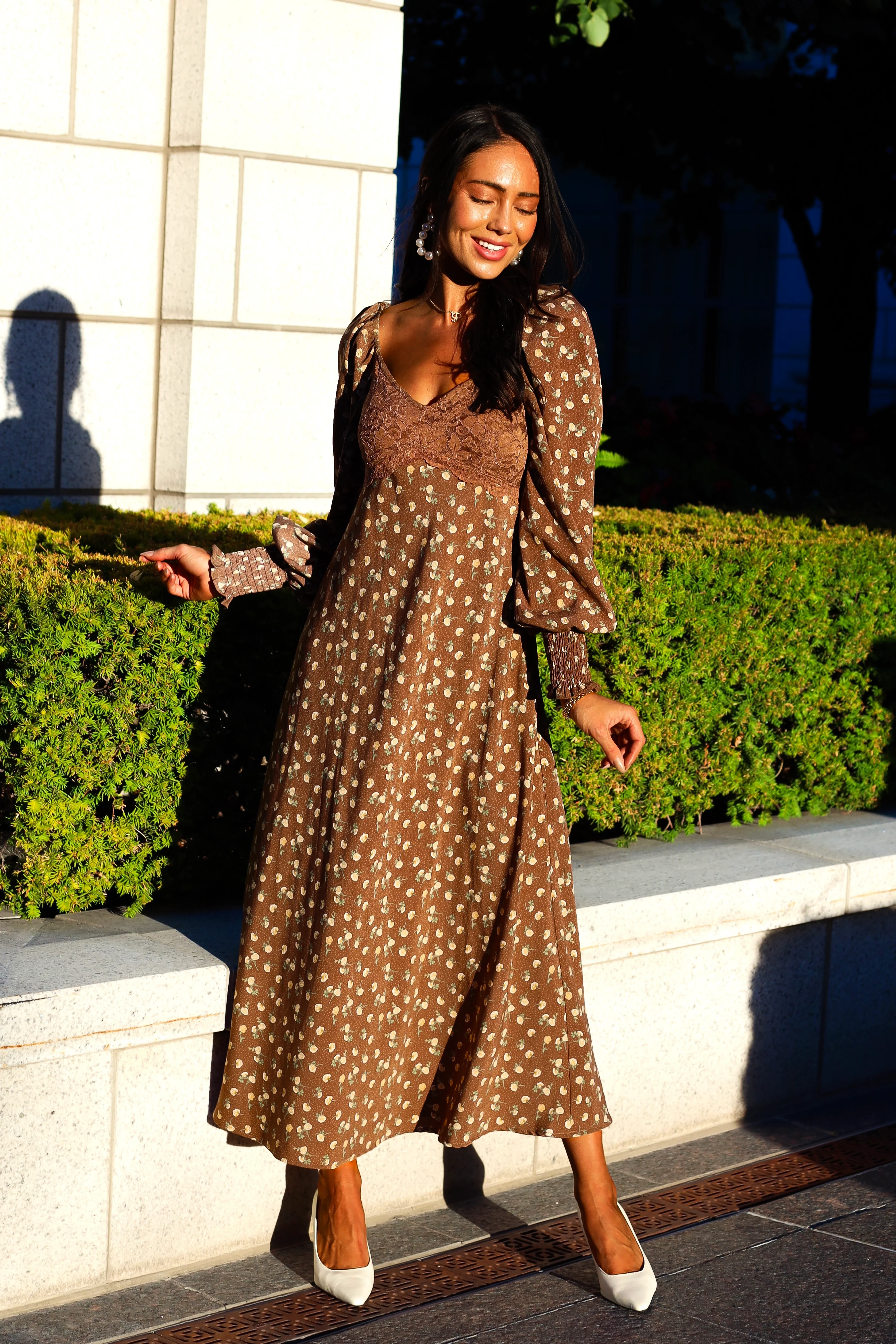 The Jenelle Mocha Mousse Floral Dresses - XNAUWBI