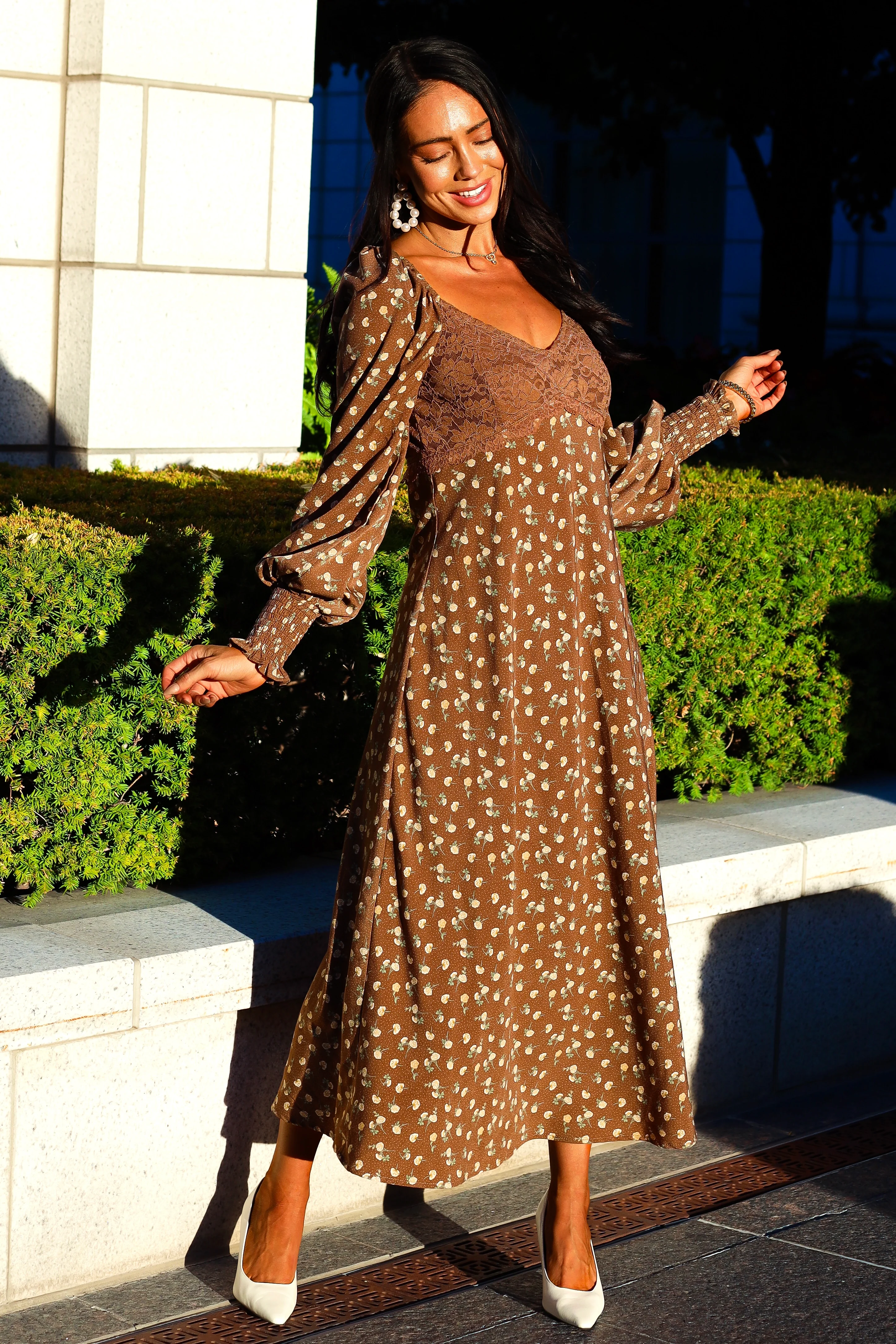 The Jenelle Mocha Mousse Floral Dresses - XNAUWBI