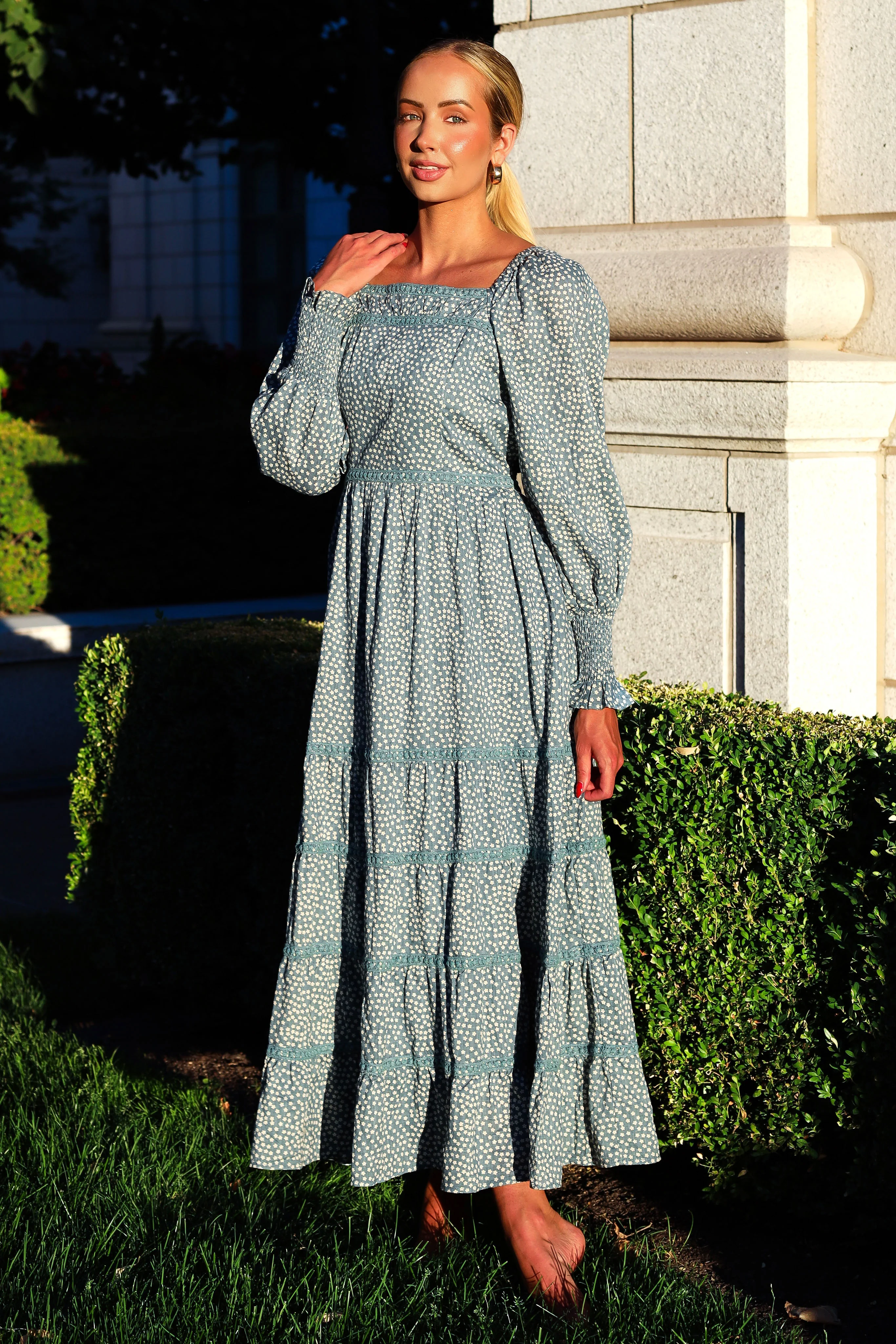 The Tabathia Dusty Blue/White Lace Trim Dresses - XNAUWBI