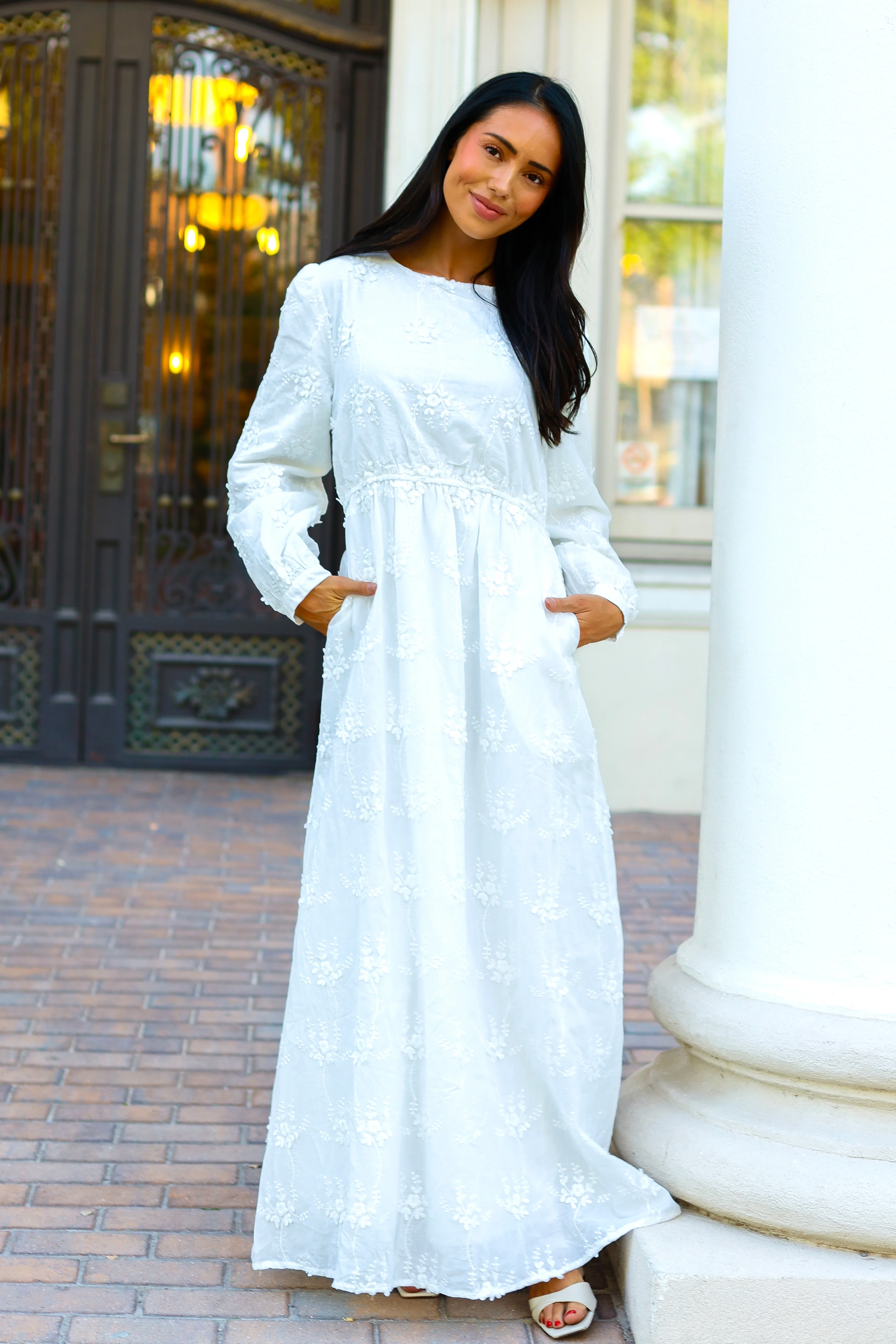 The Calandra Ivory Eyelet Dresses - XNAUWBI
