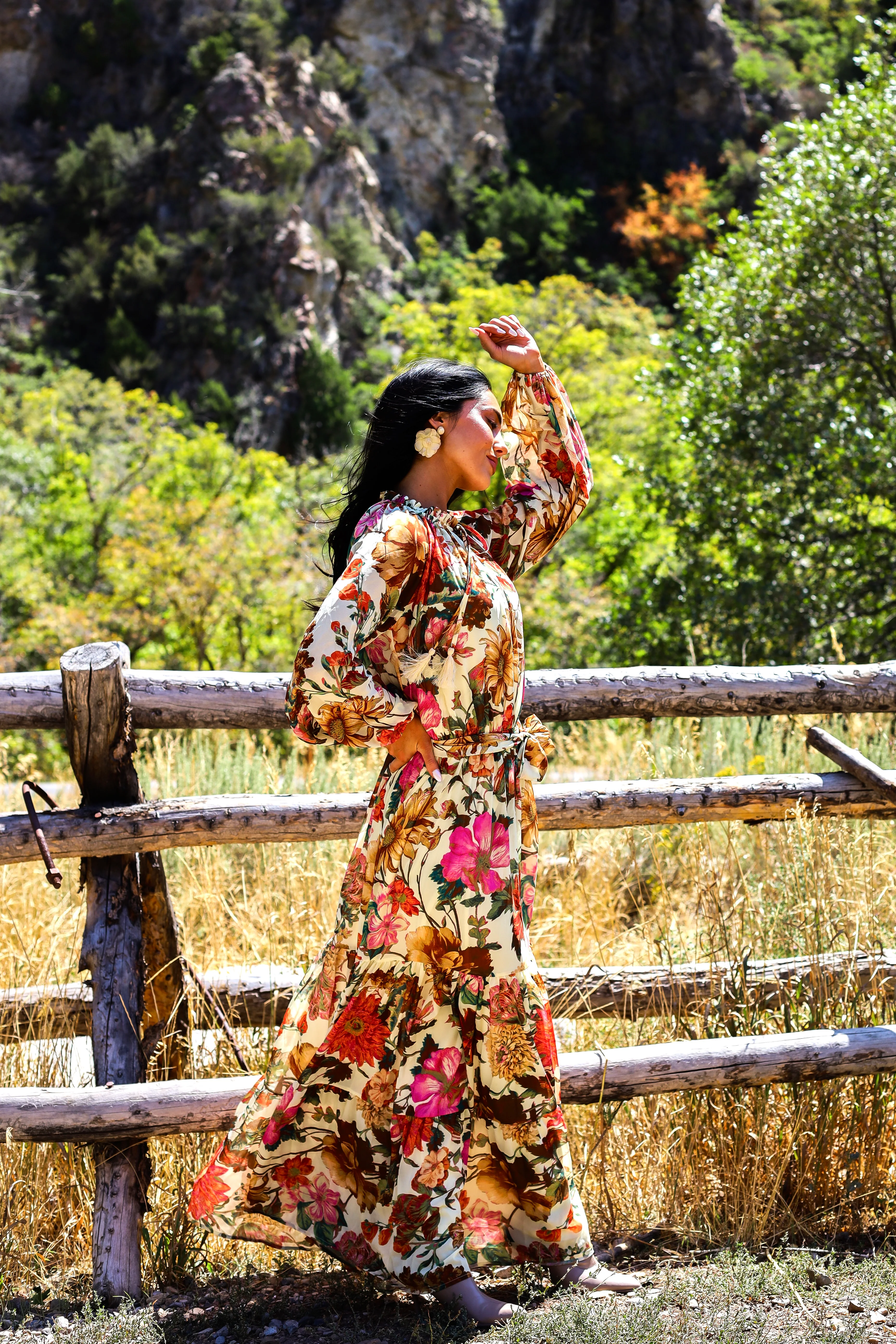 The Halani Cream Floral Dresses - XNAUWBI