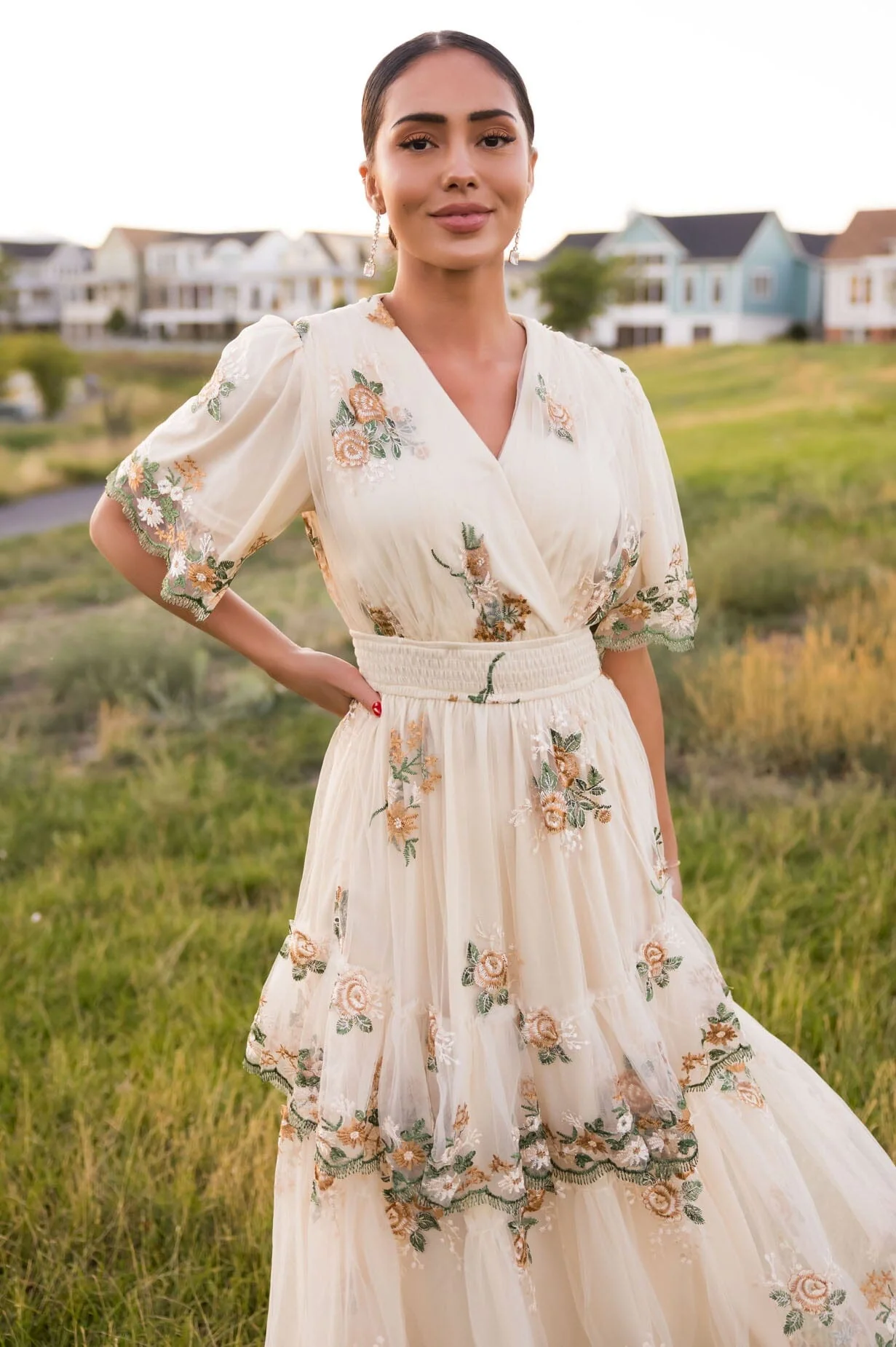 The Minerva Light Taupe/Embroidery Dresses - XNAUWBI