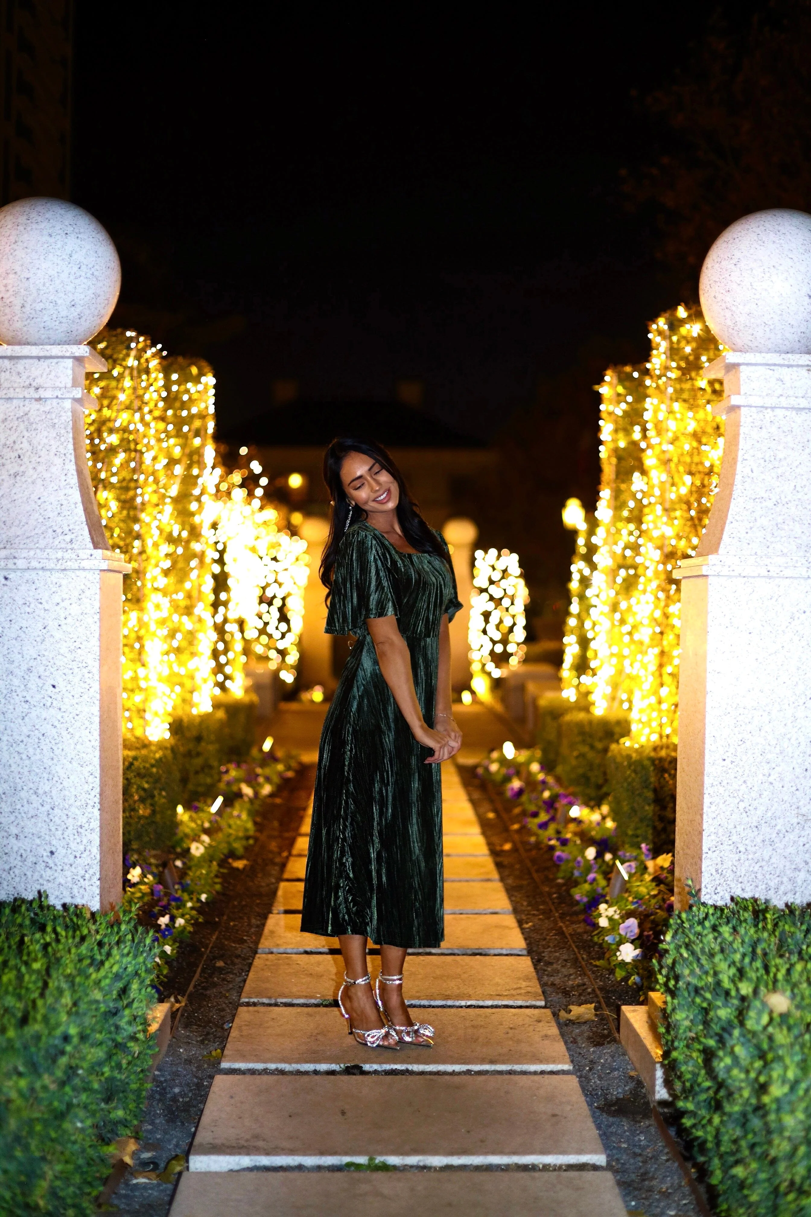 The Tasia Deep Olive Velvet Dresses - XNAUWBI