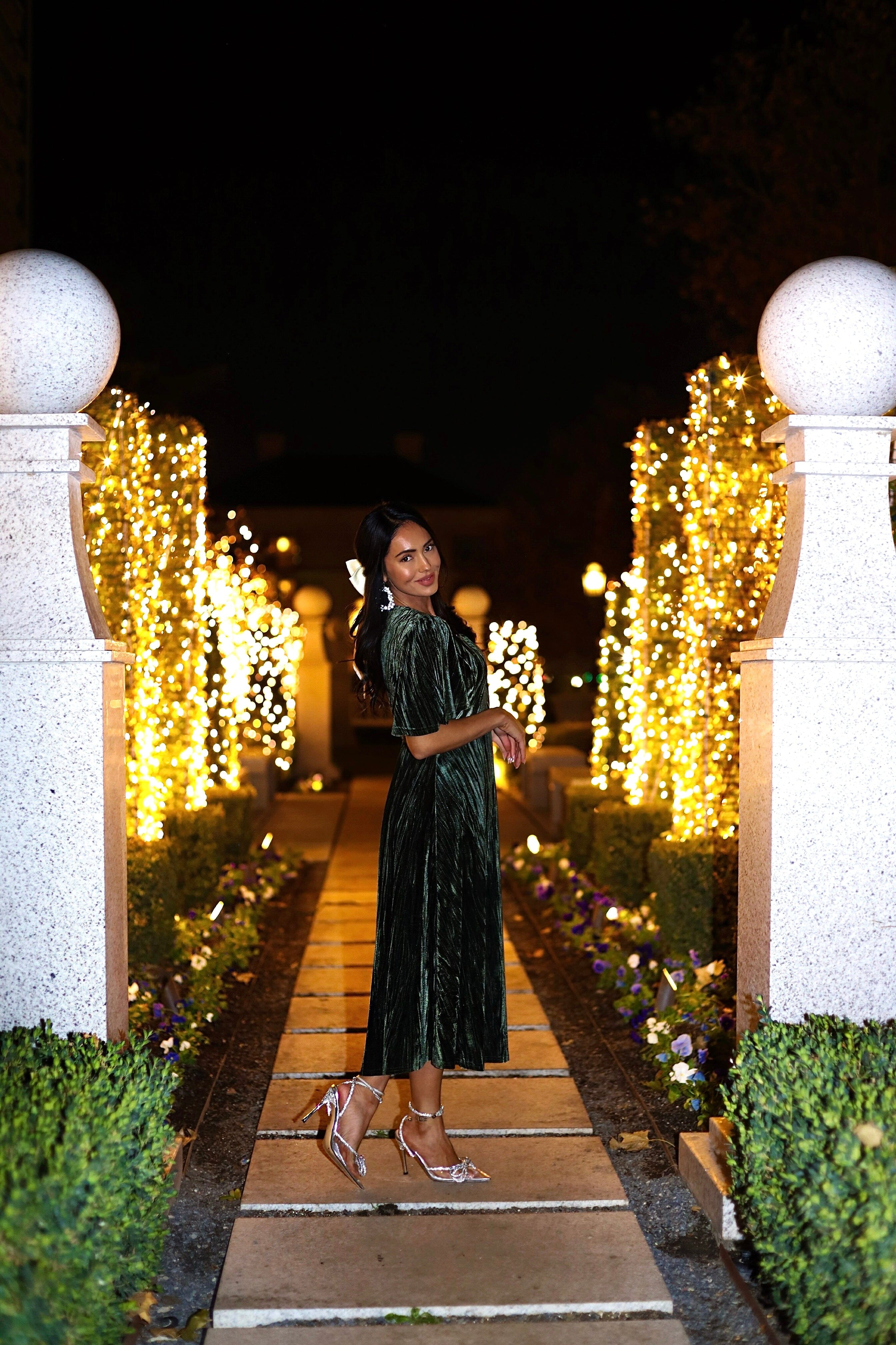 The Tasia Deep Olive Velvet Dresses - XNAUWBI