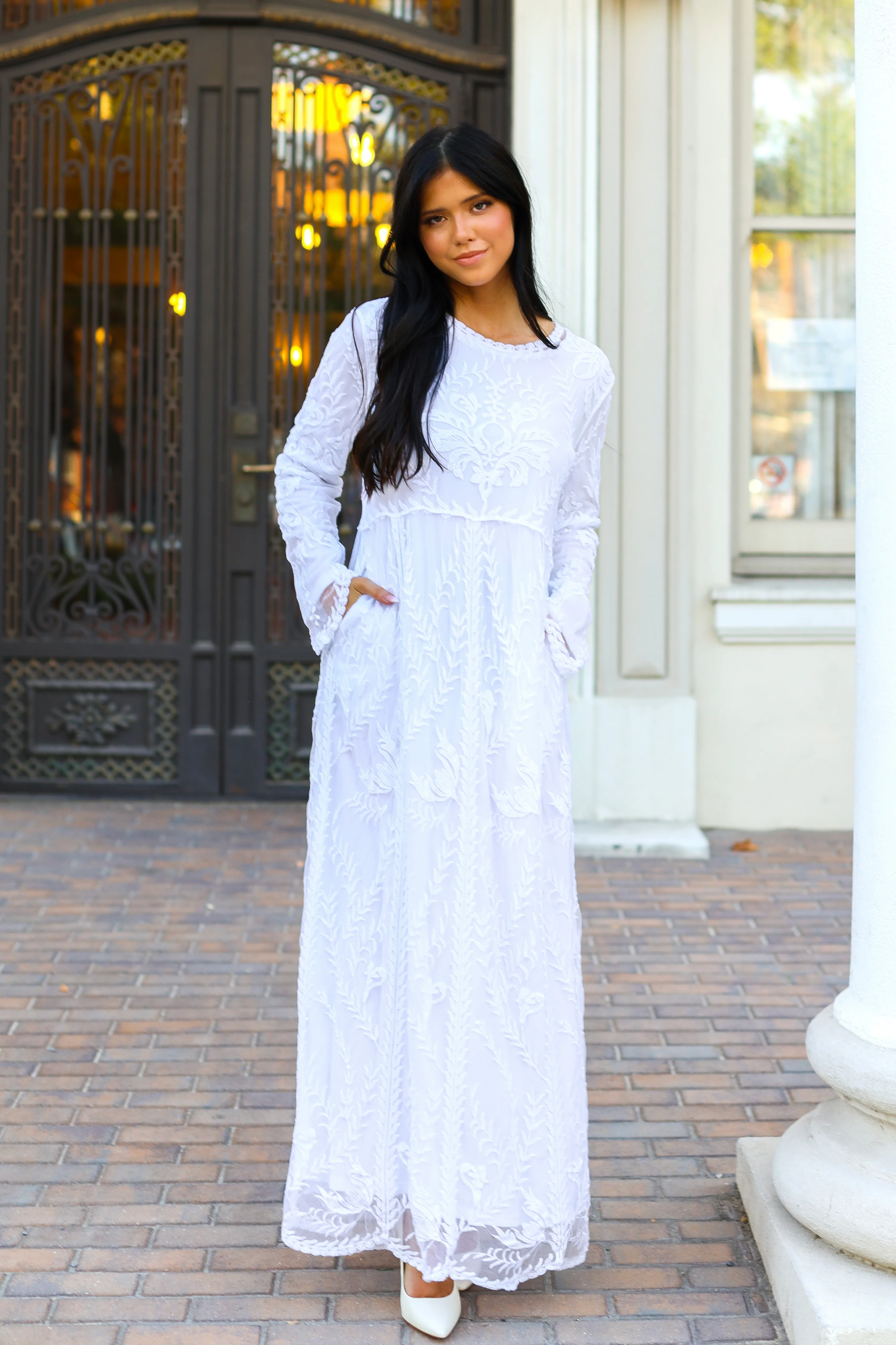 The Prosperity White Lace Dresses - XNAUWBI