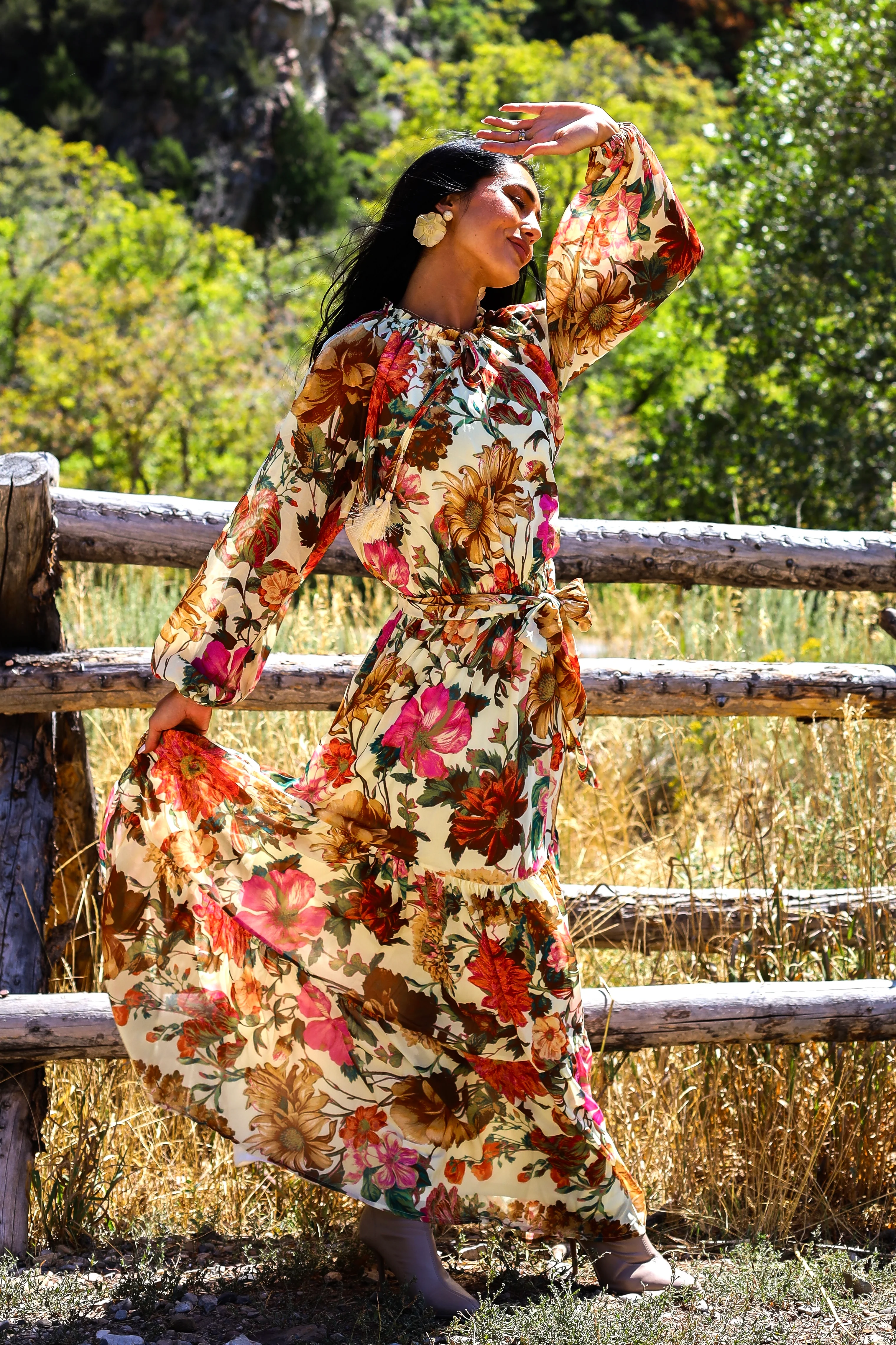 The Halani Cream Floral Dresses - XNAUWBI