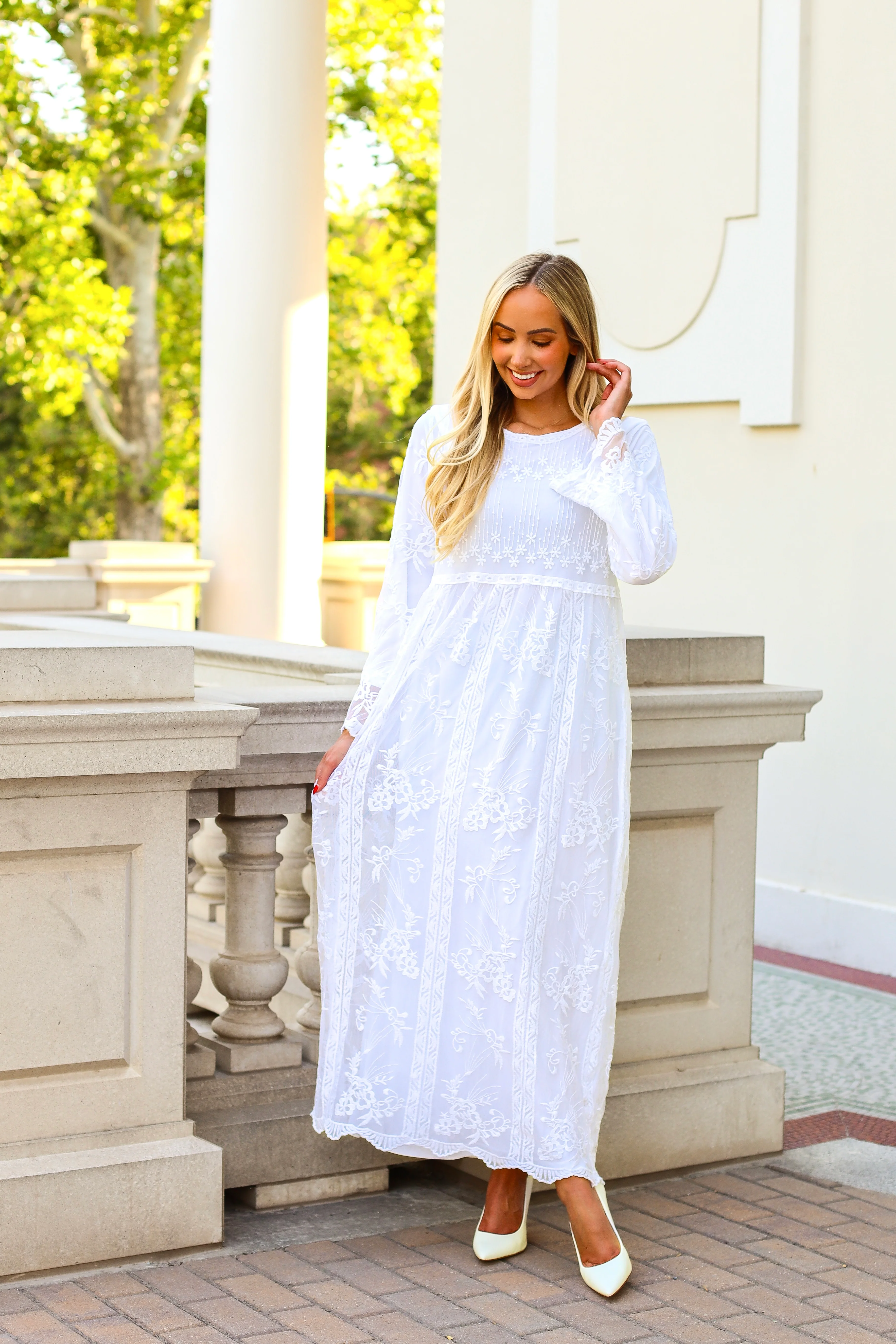 The Enya White Lace Dresses - XNAUWBI