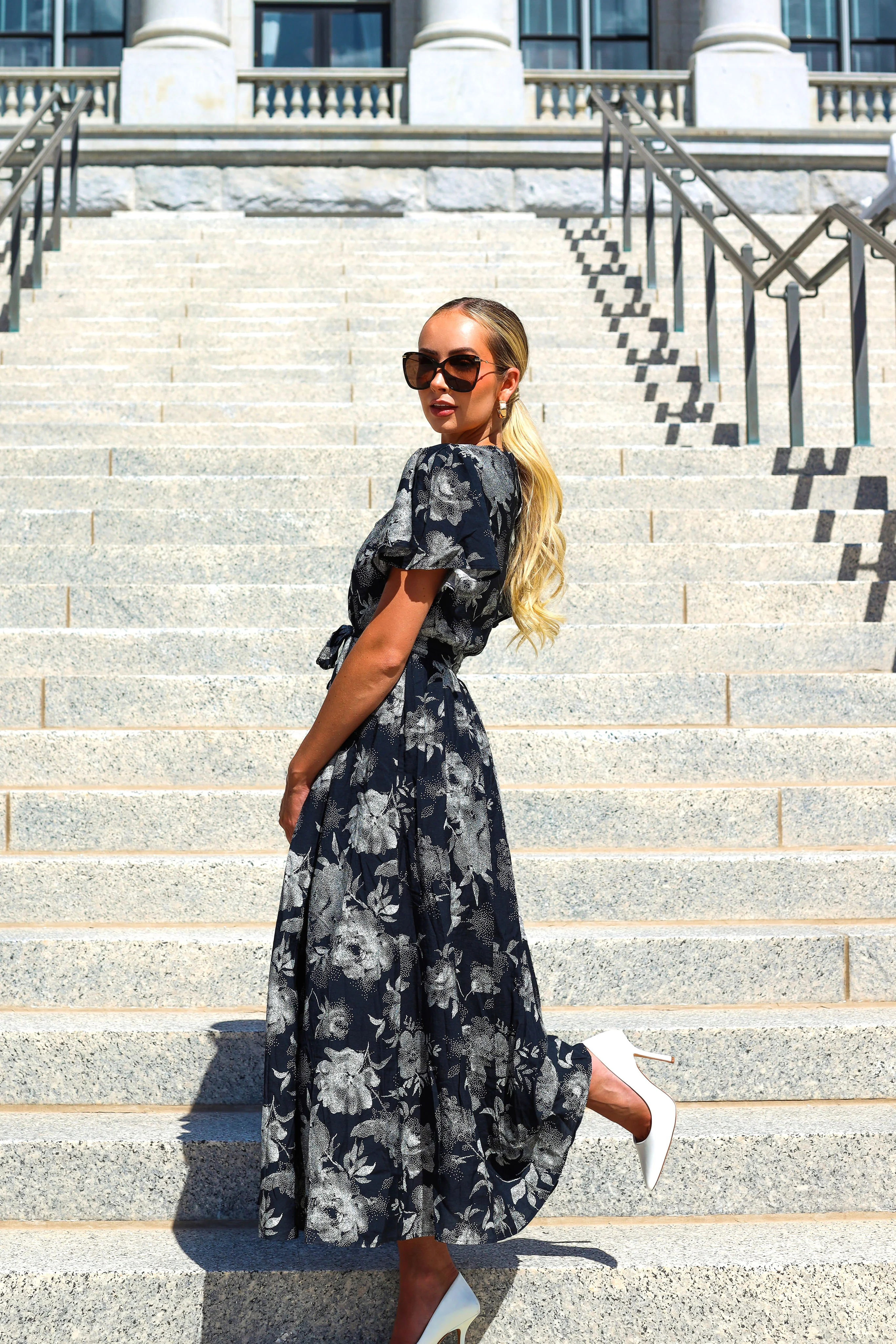 The Mynessa Black with White Floral Dresses - XNAUWBI