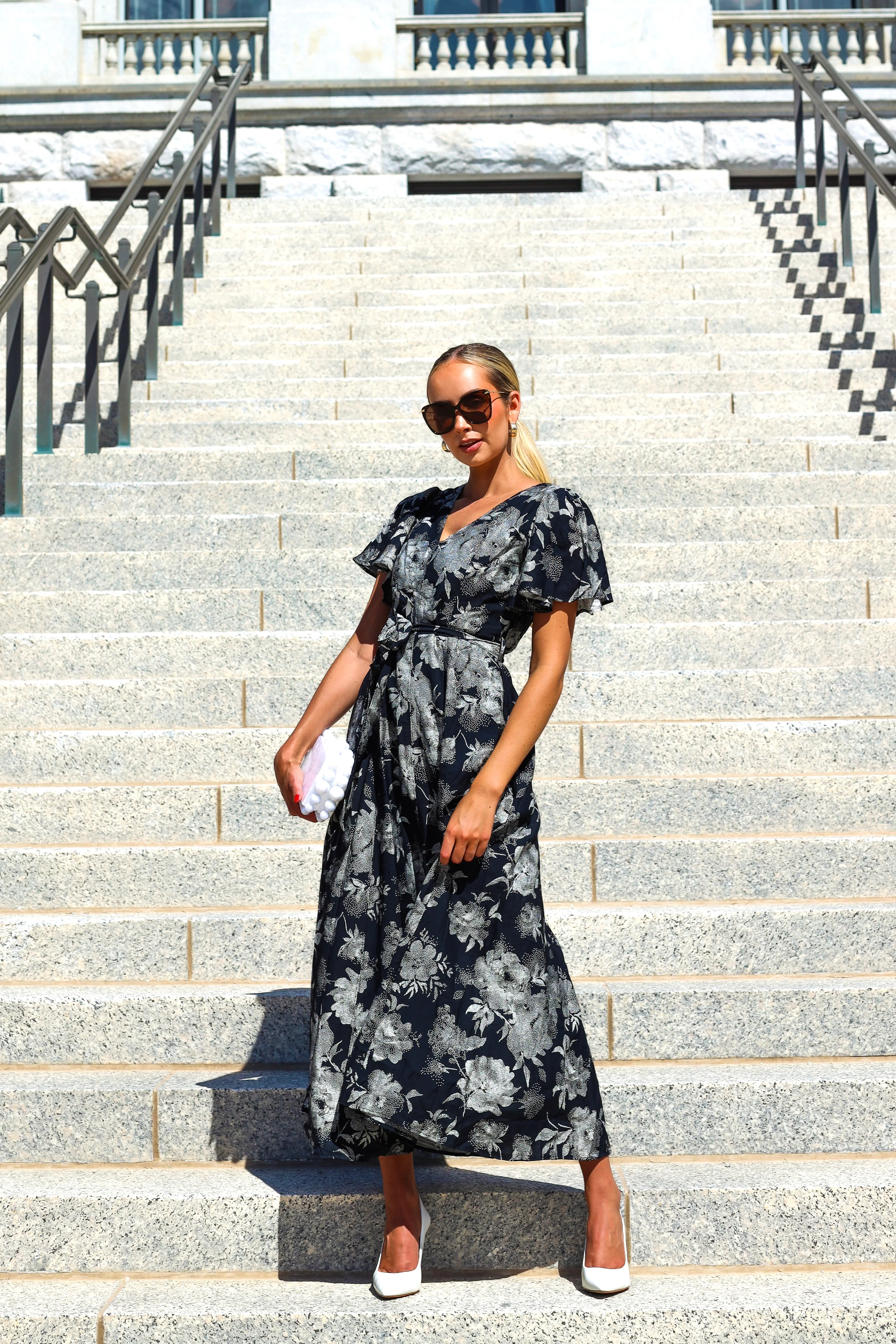 The Mynessa Black with White Floral Dresses - XNAUWBI