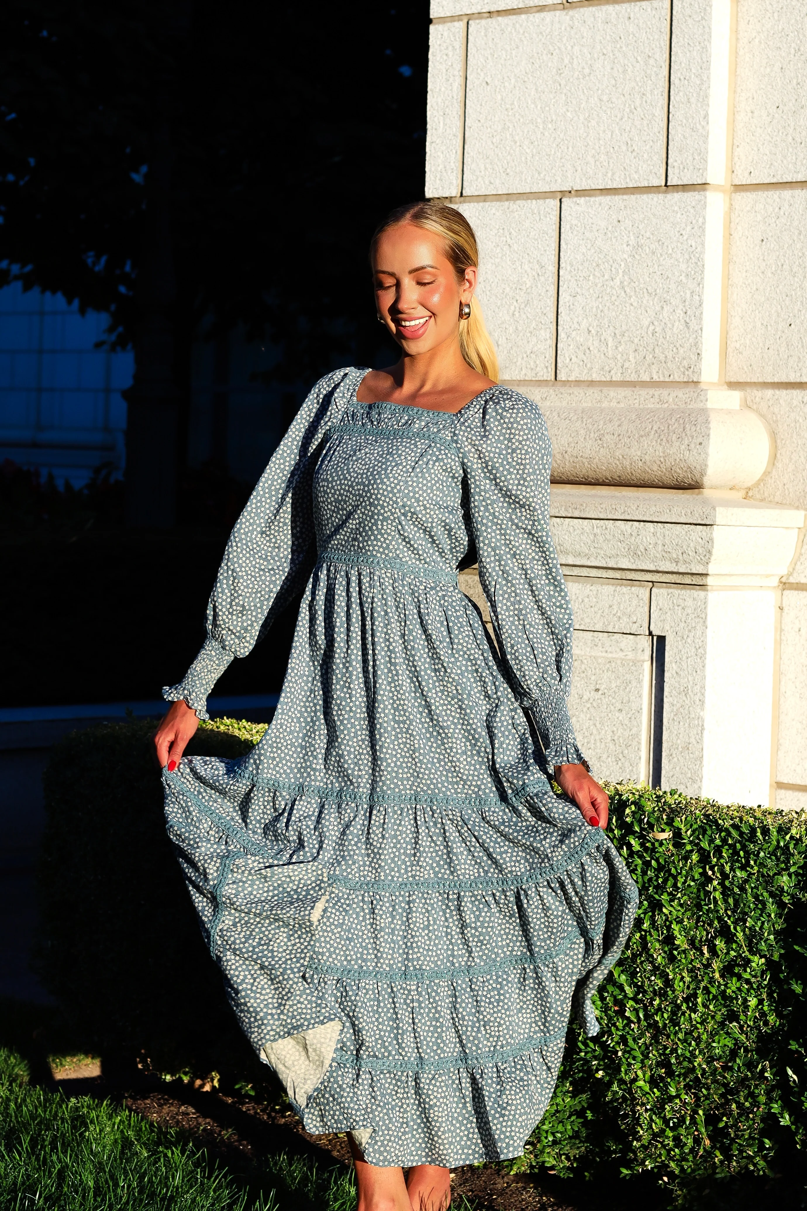 The Tabathia Dusty Blue/White Lace Trim Dresses - XNAUWBI