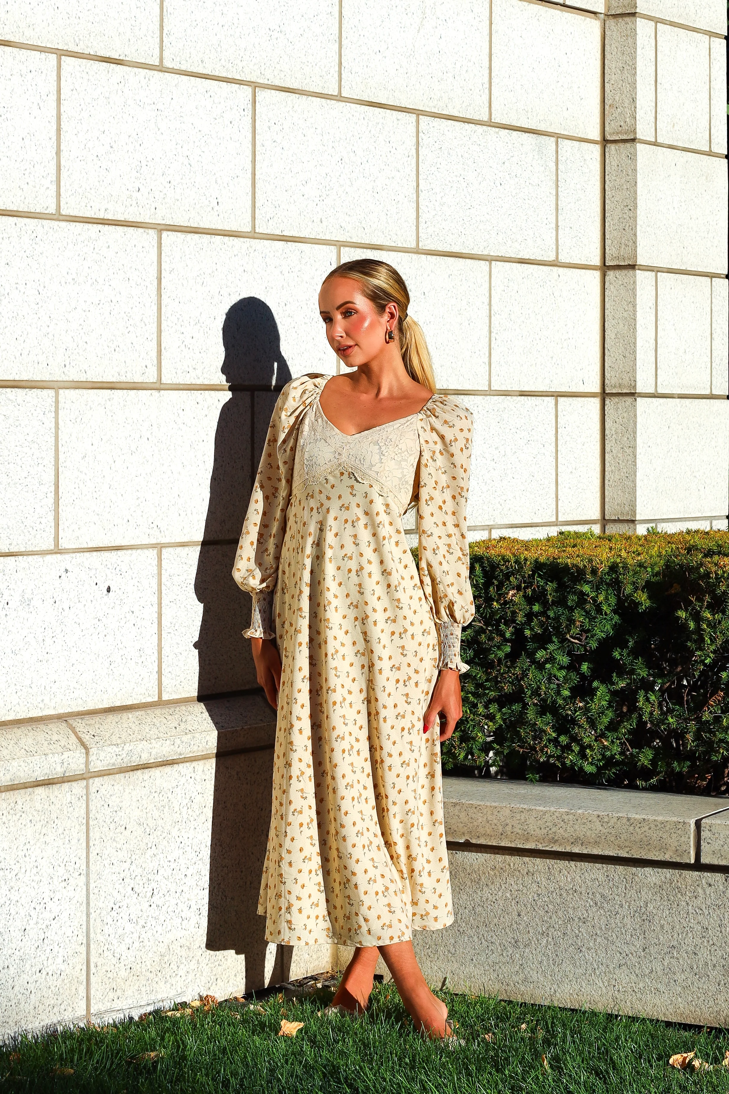 The Jenelle Vintage Cream Floral Dresses - XNAUWBI