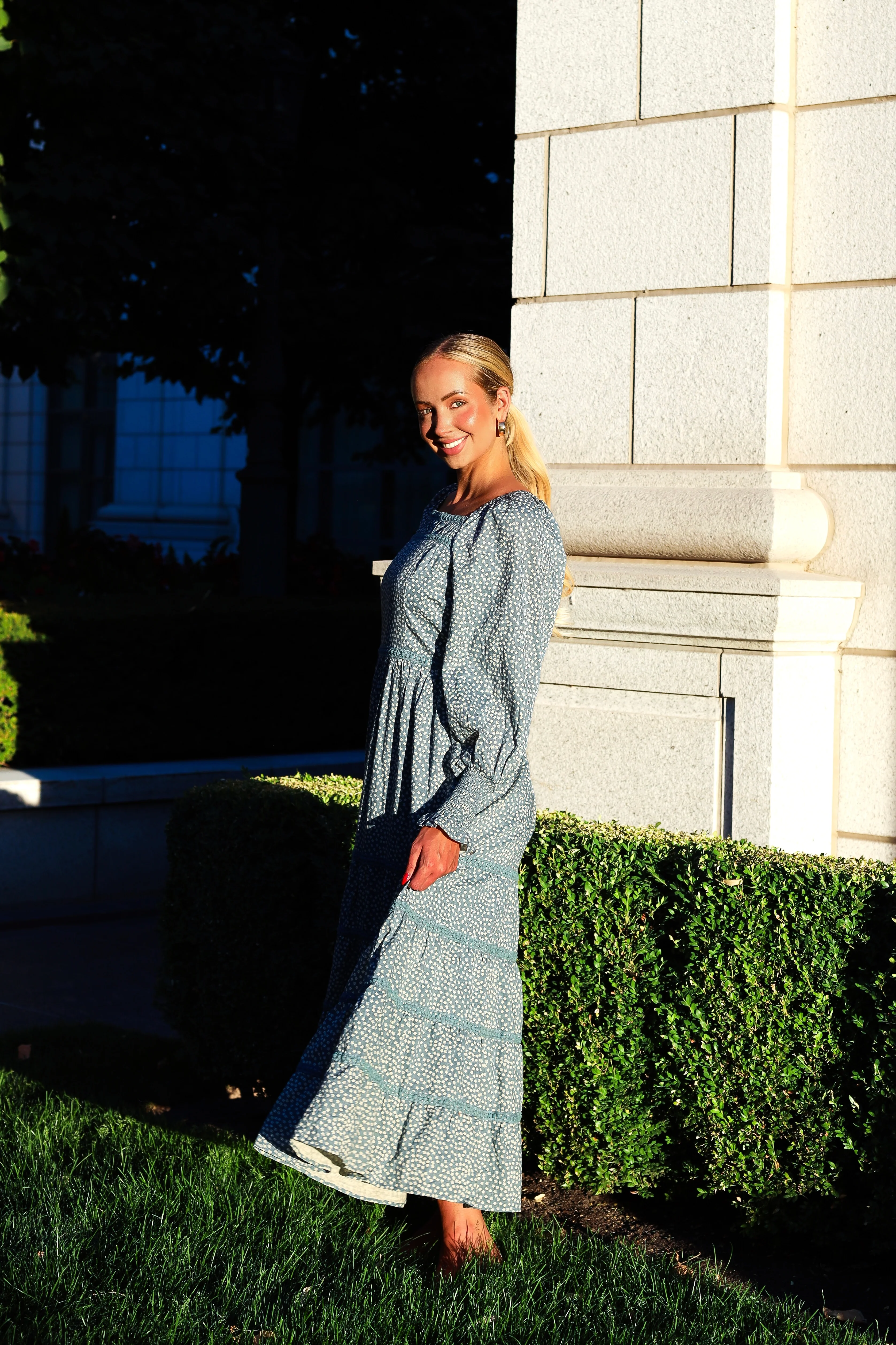 The Tabathia Dusty Blue/White Lace Trim Dresses - XNAUWBI