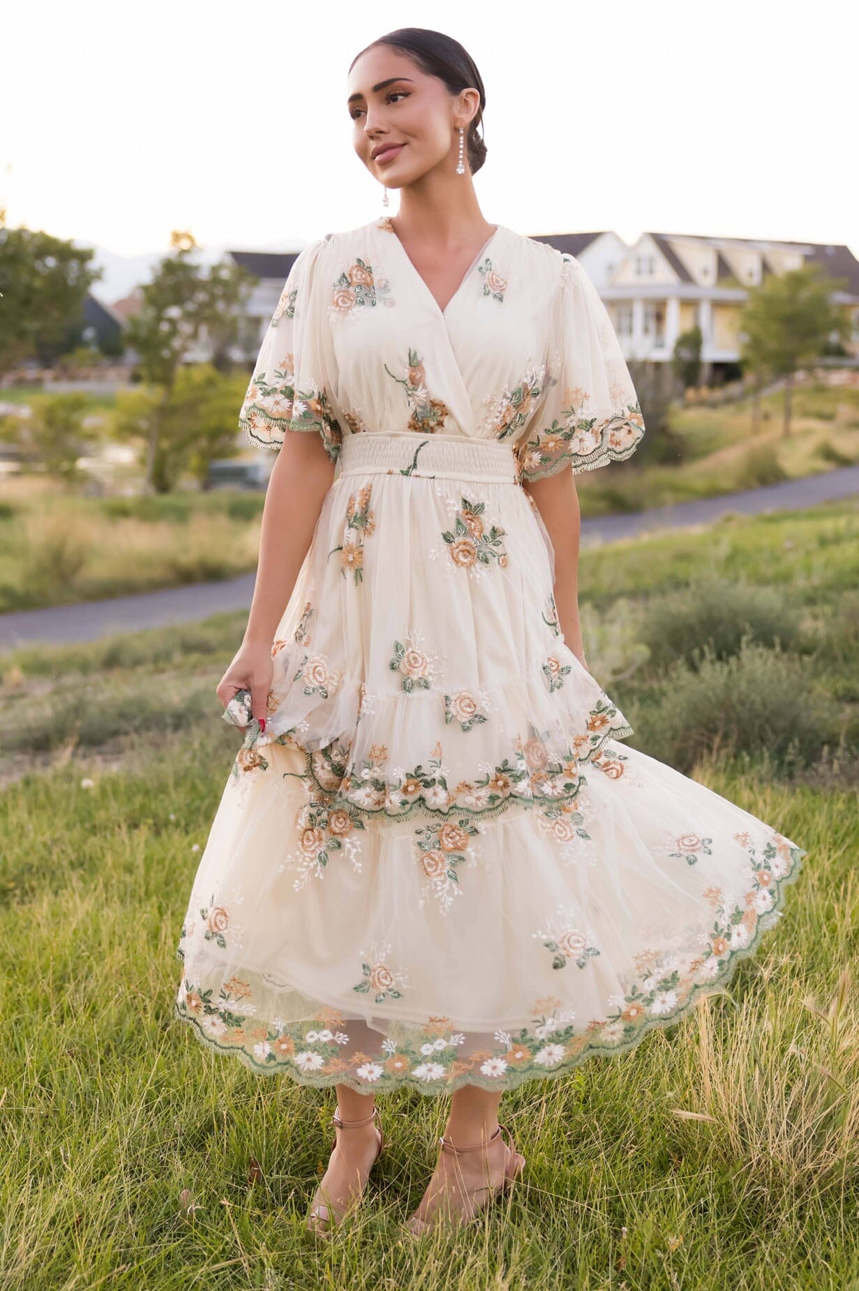 The Minerva Light Taupe/Embroidery Dresses - XNAUWBI