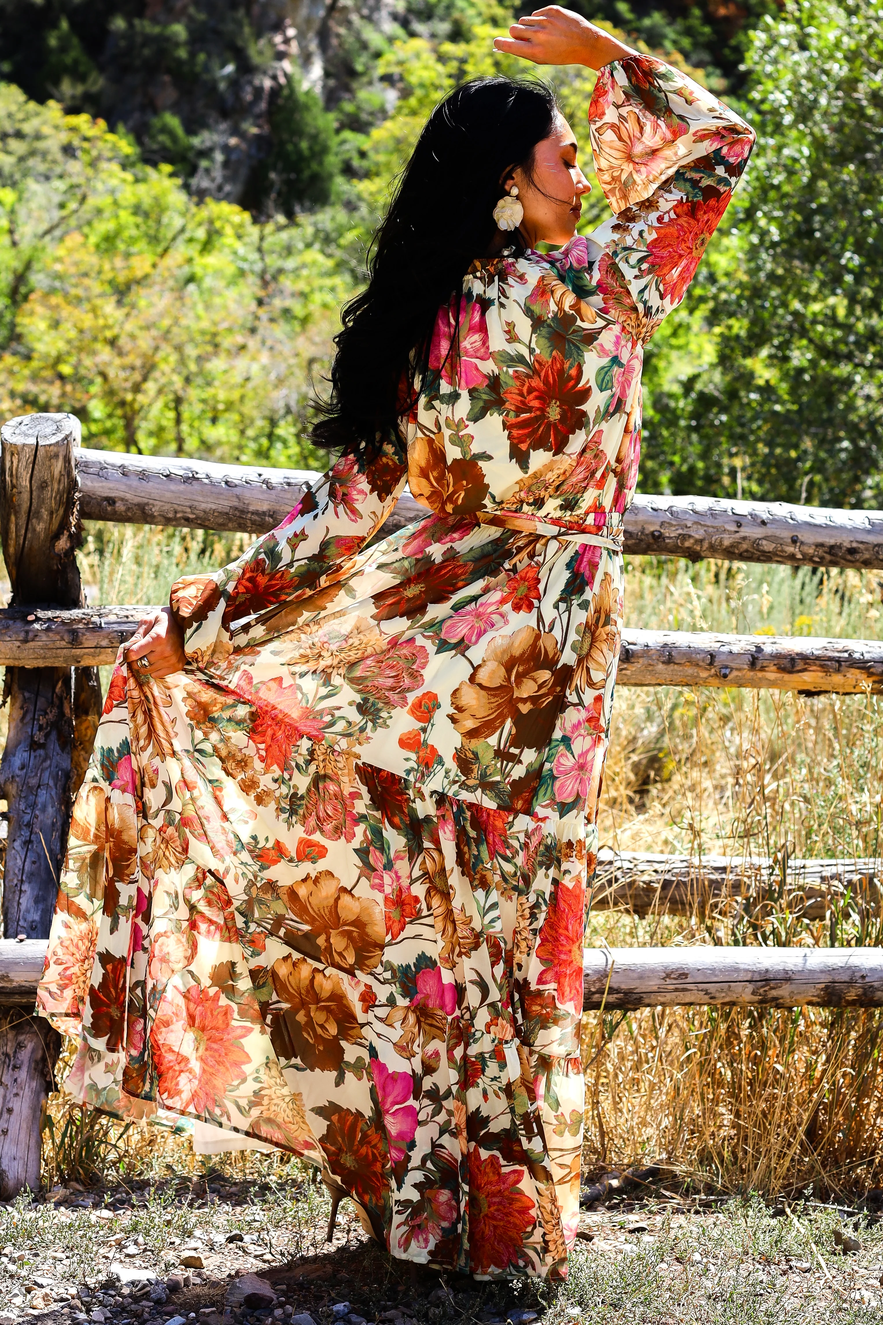 The Halani Cream Floral Dresses - XNAUWBI