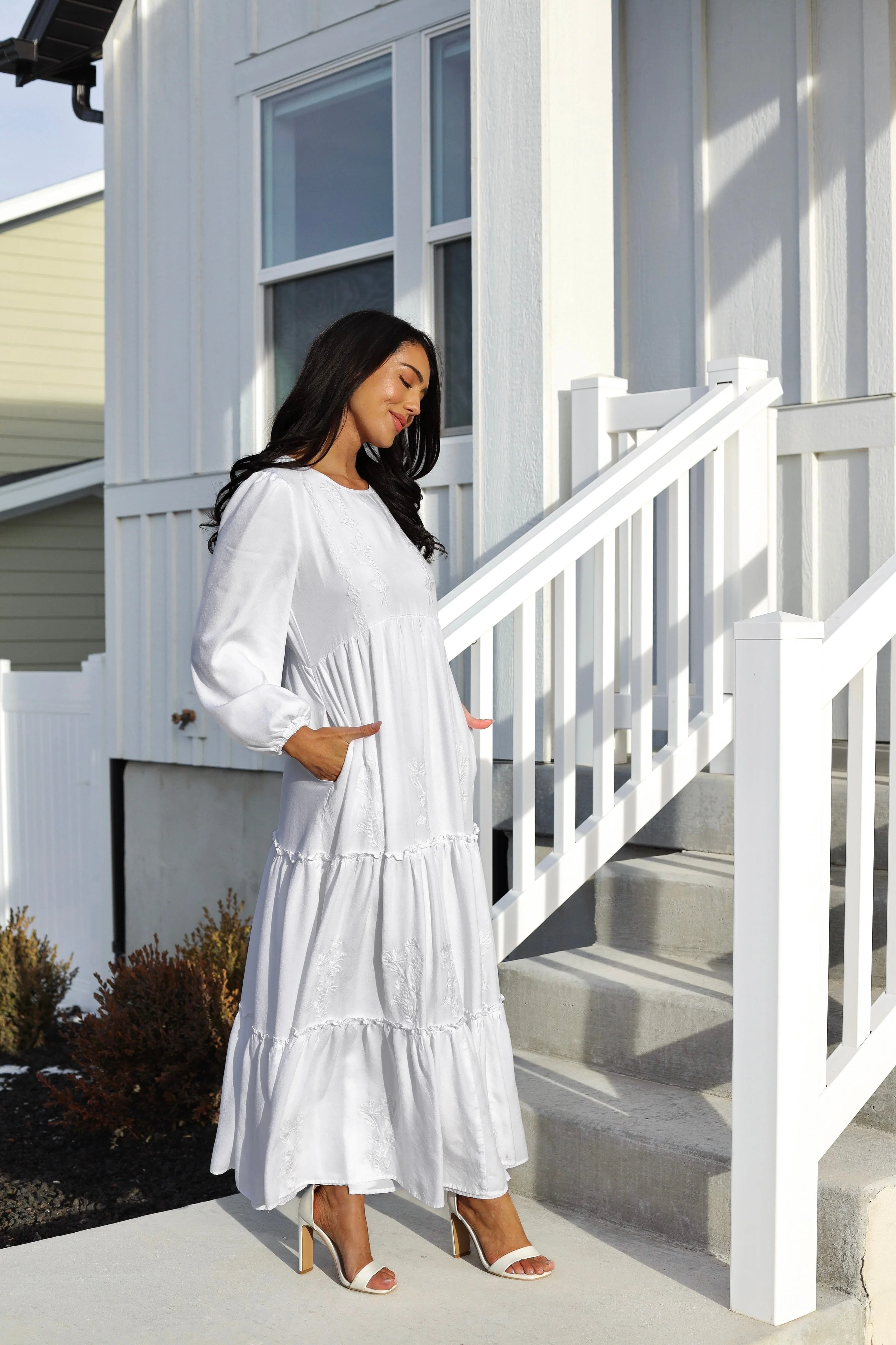 The Revelina White Dresses White Dresses - XNAUWBI