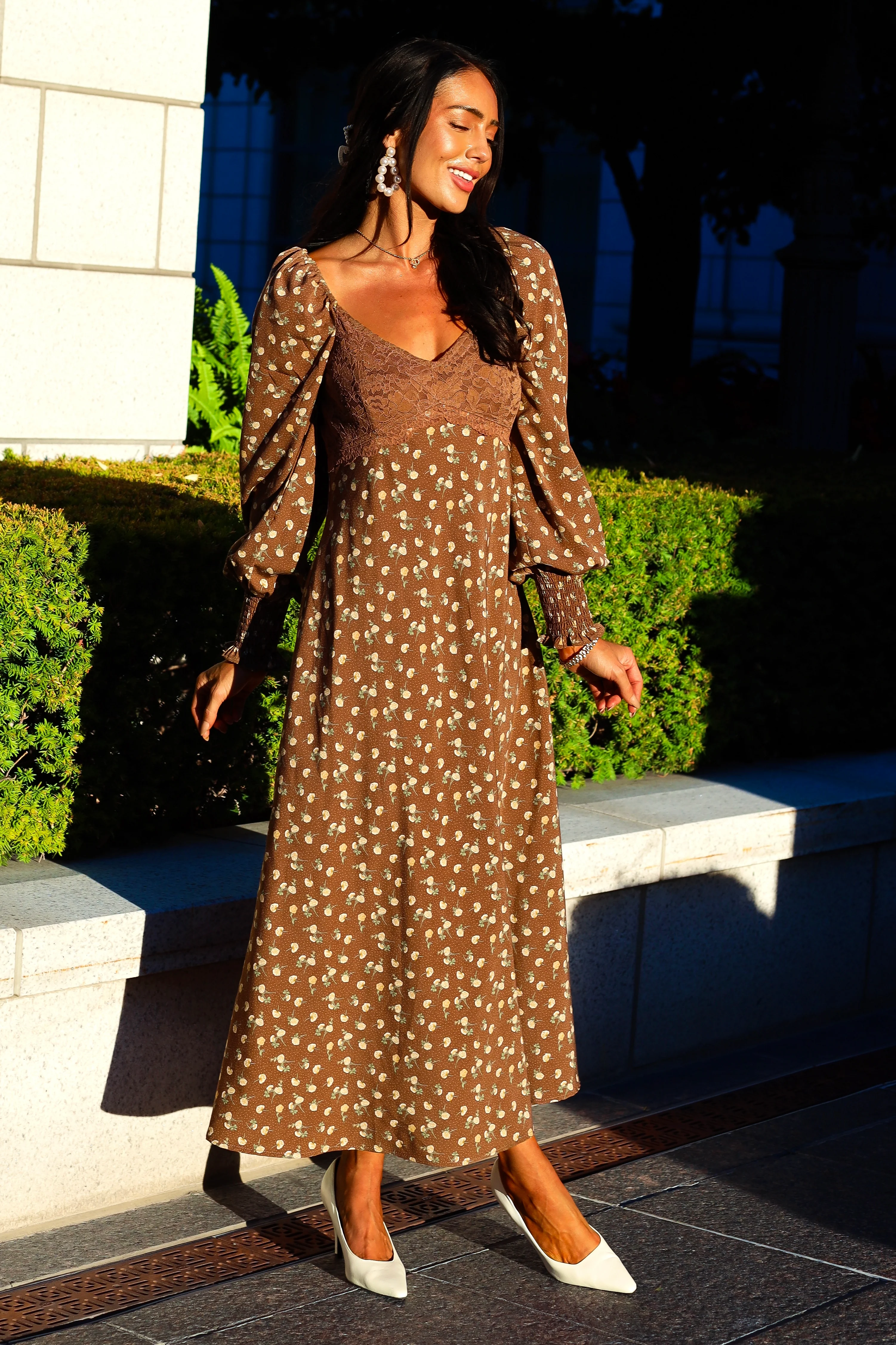 The Jenelle Mocha Mousse Floral Dresses - XNAUWBI