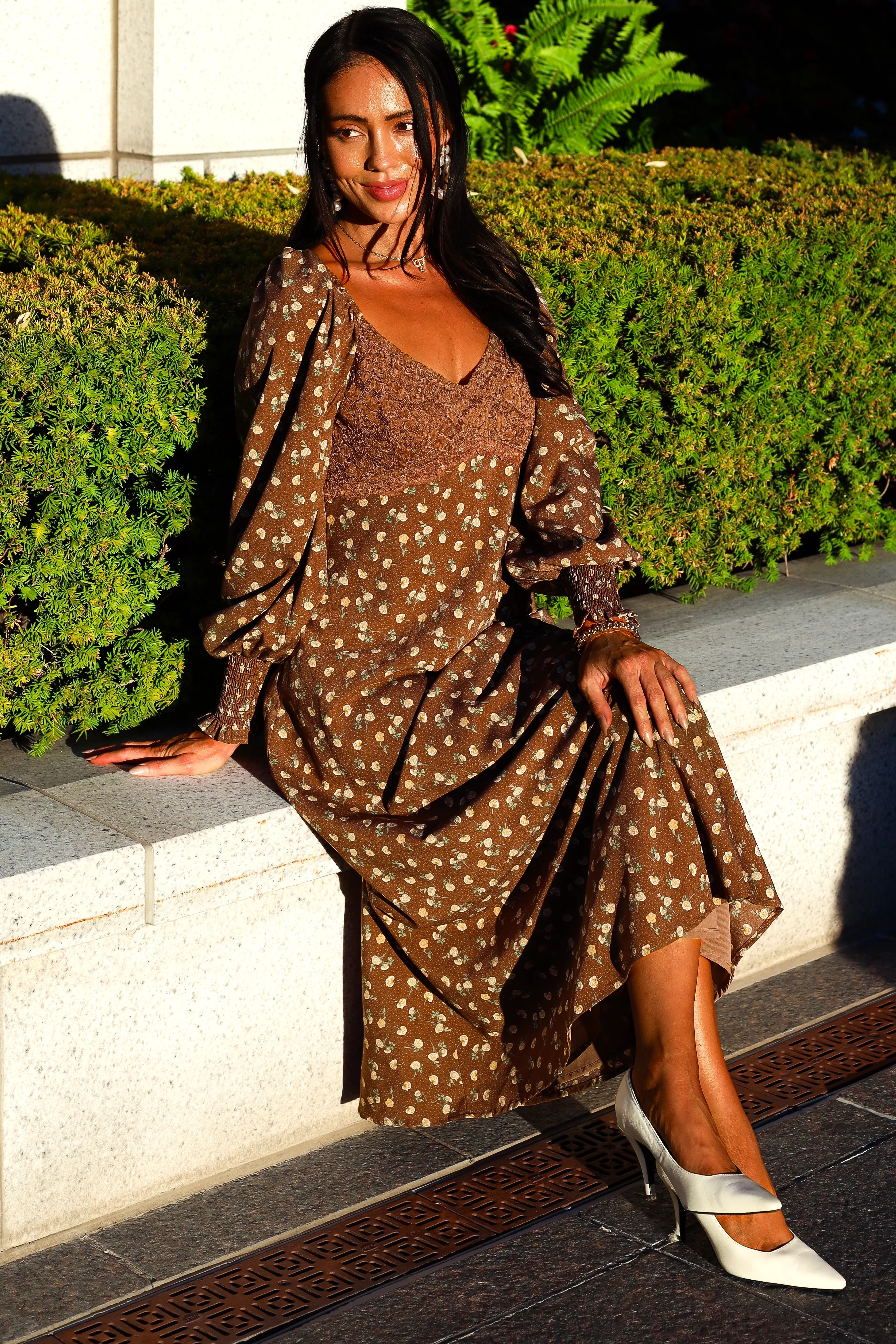 The Jenelle Mocha Mousse Floral Dresses - XNAUWBI