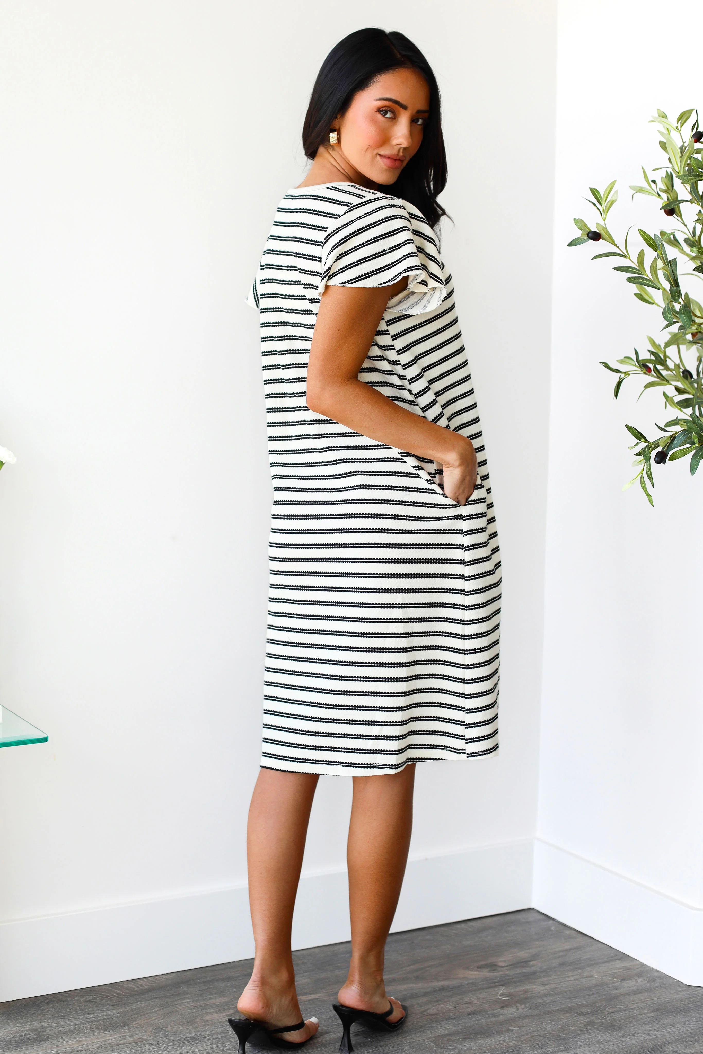 The Johannah Cream/Black Dresses - XNAUWBI