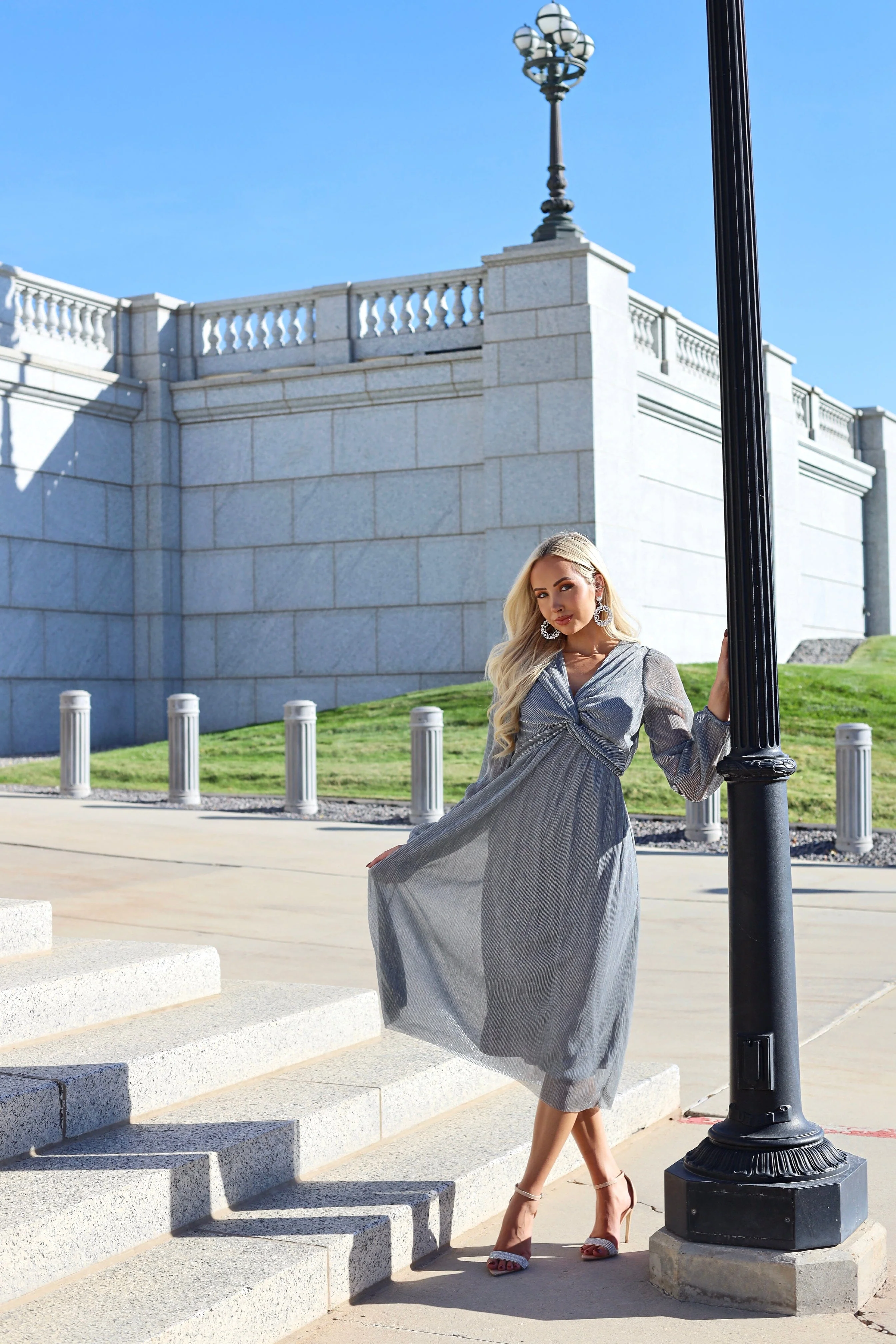 The Haisley Metallic Silver Dresses - XNAUWBI