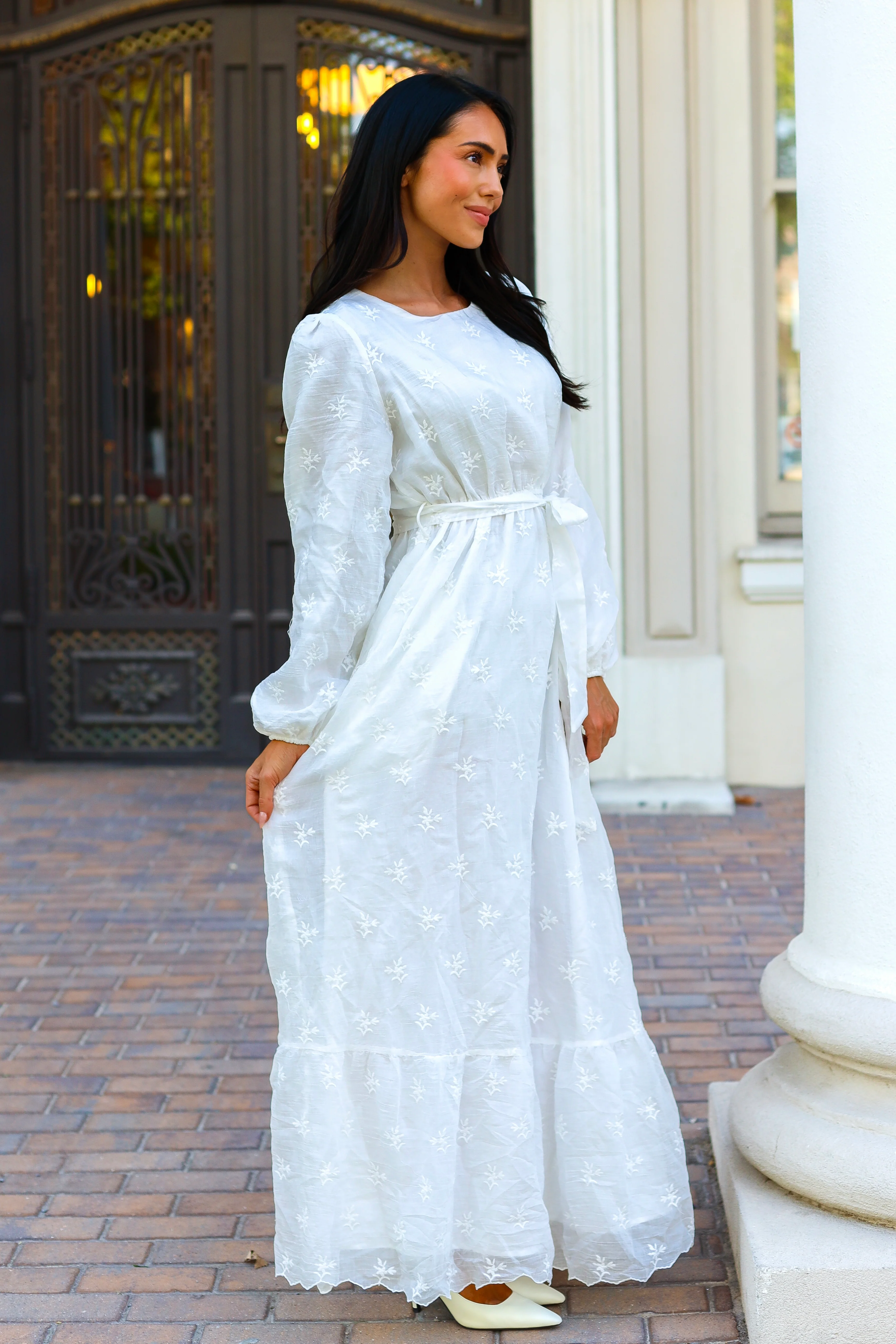 The Isleah Ivory Dresses - XNAUWBI