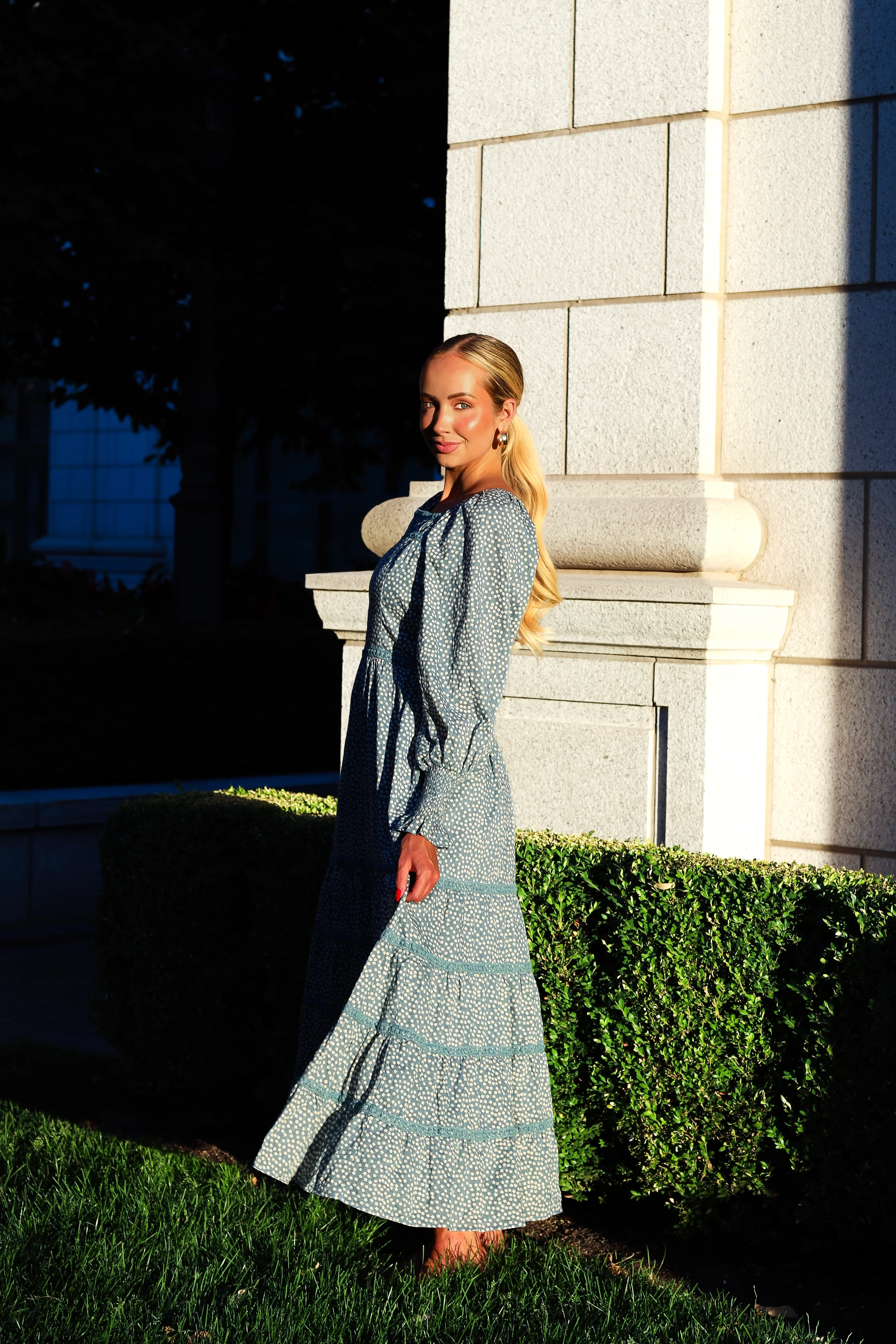 The Tabathia Dusty Blue/White Lace Trim Dresses - XNAUWBI