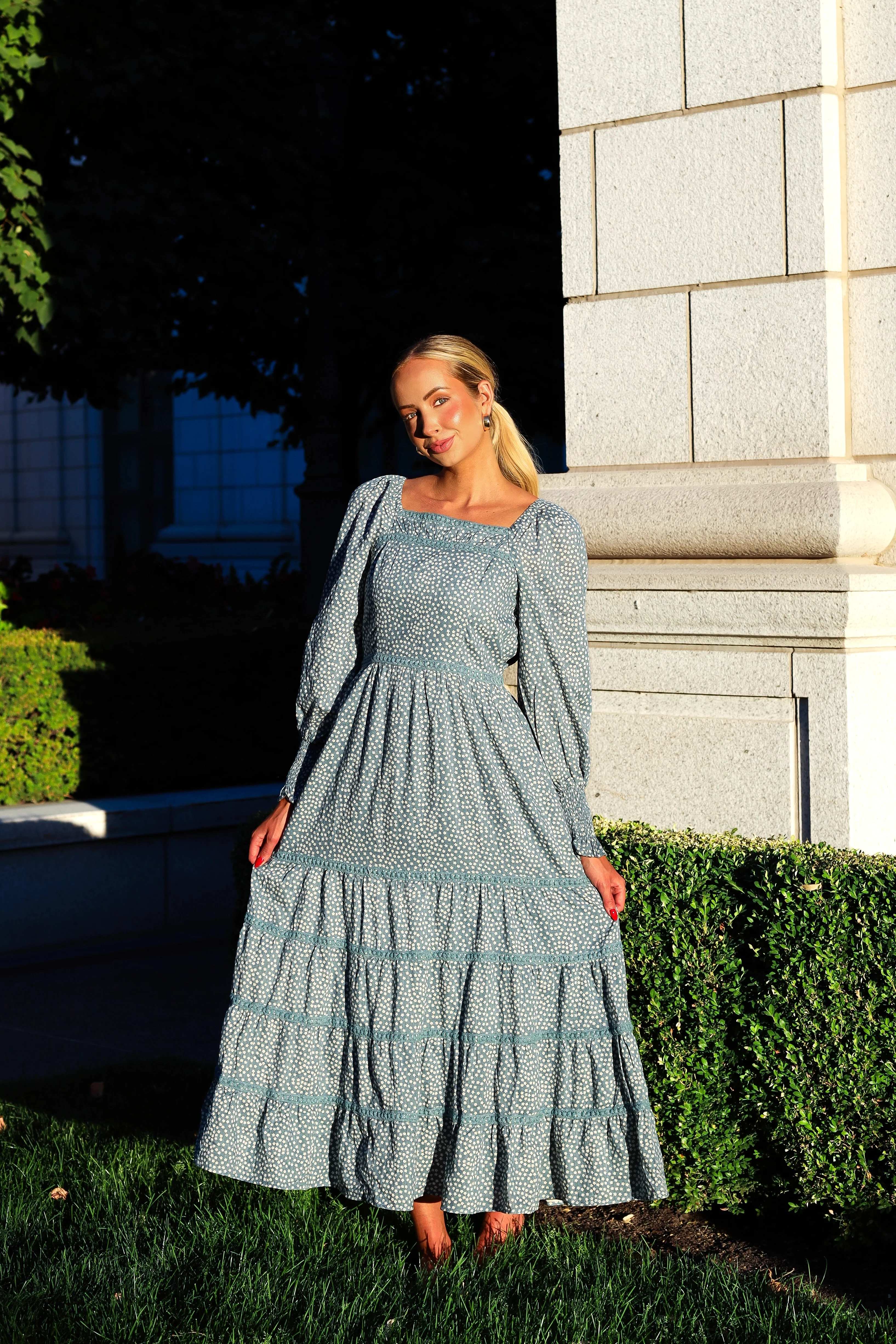 The Tabathia Dusty Blue/White Lace Trim Dresses - XNAUWBI