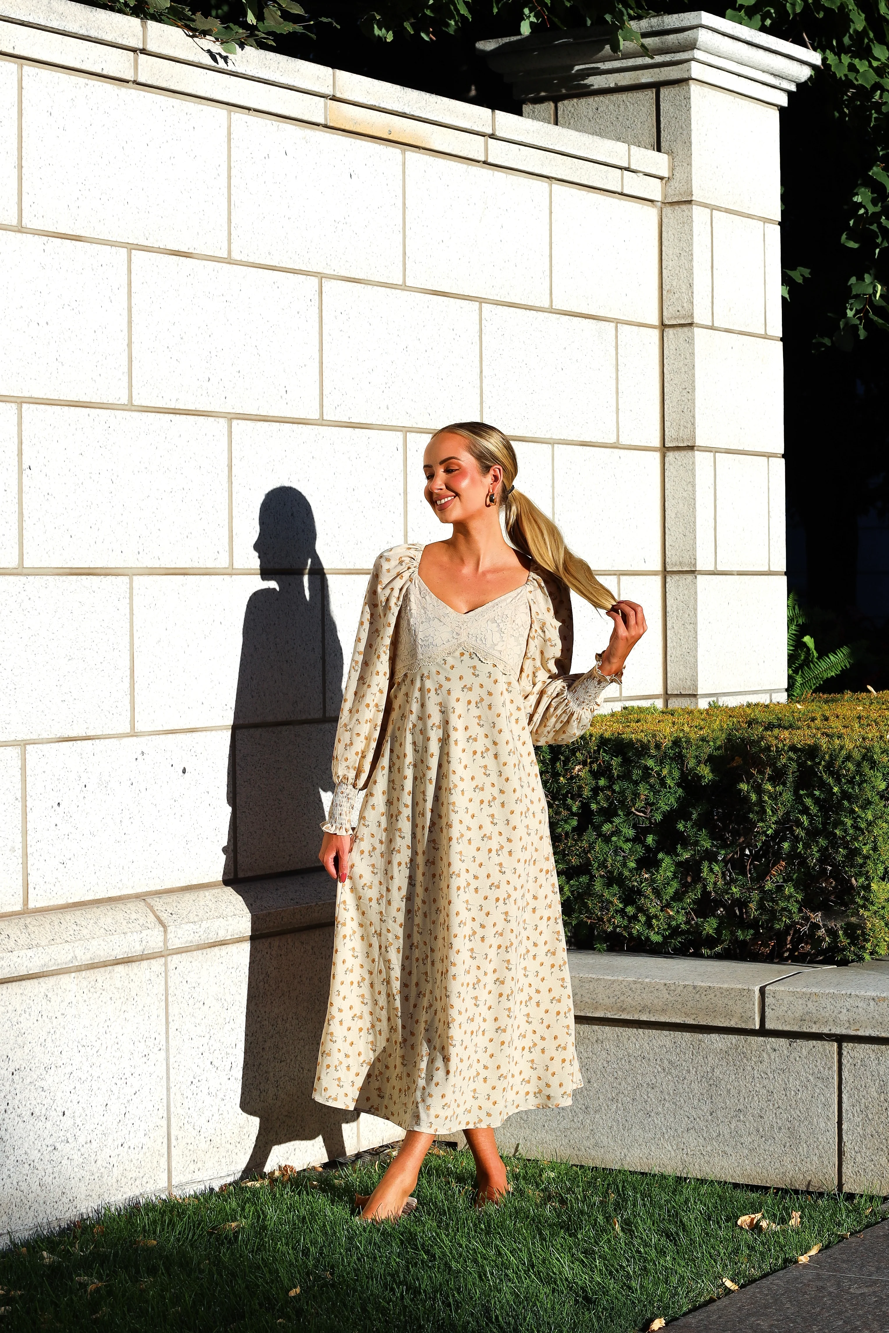 The Jenelle Vintage Cream Floral Dresses - XNAUWBI