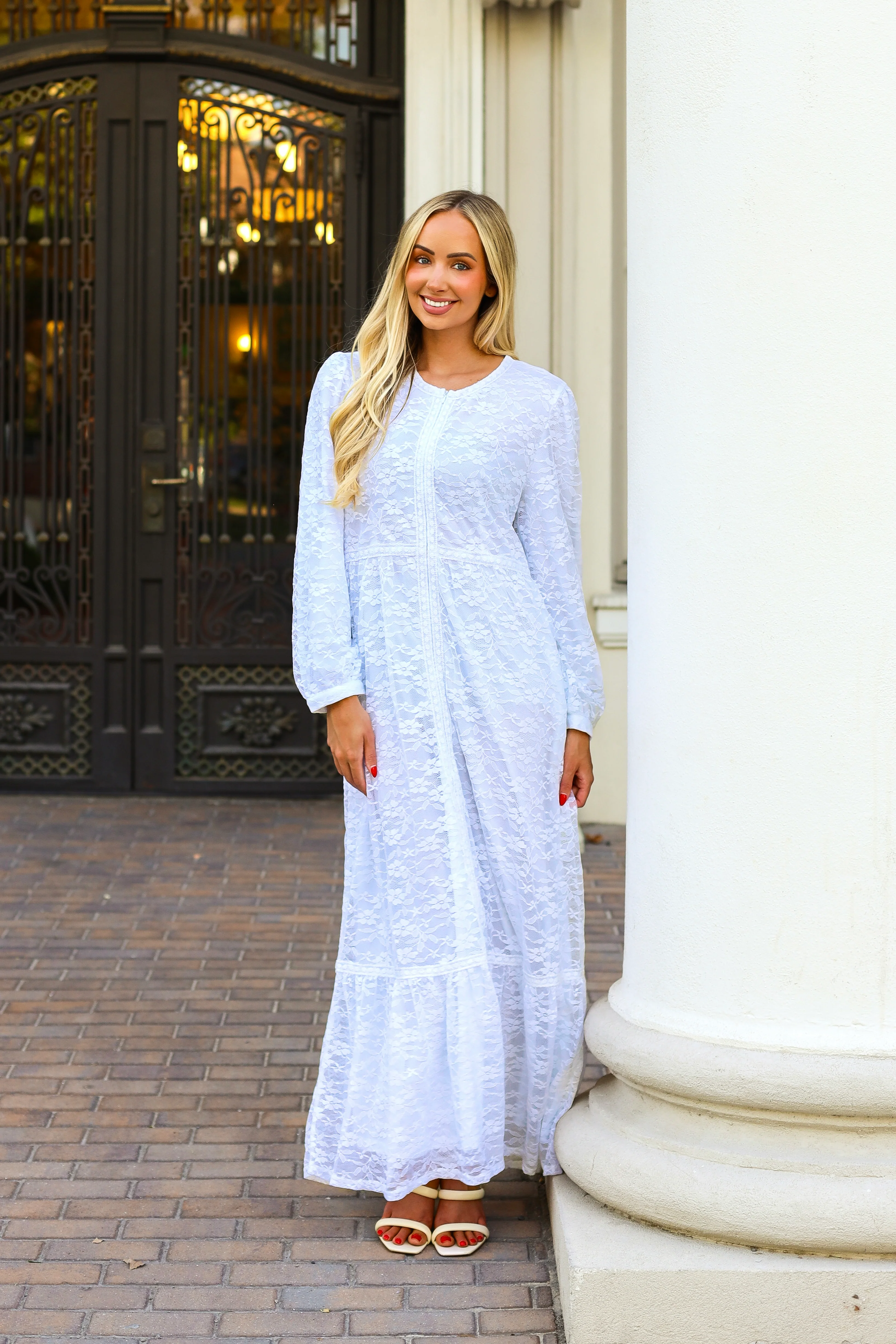 The Serrin White Lace Dresses - XNAUWBI