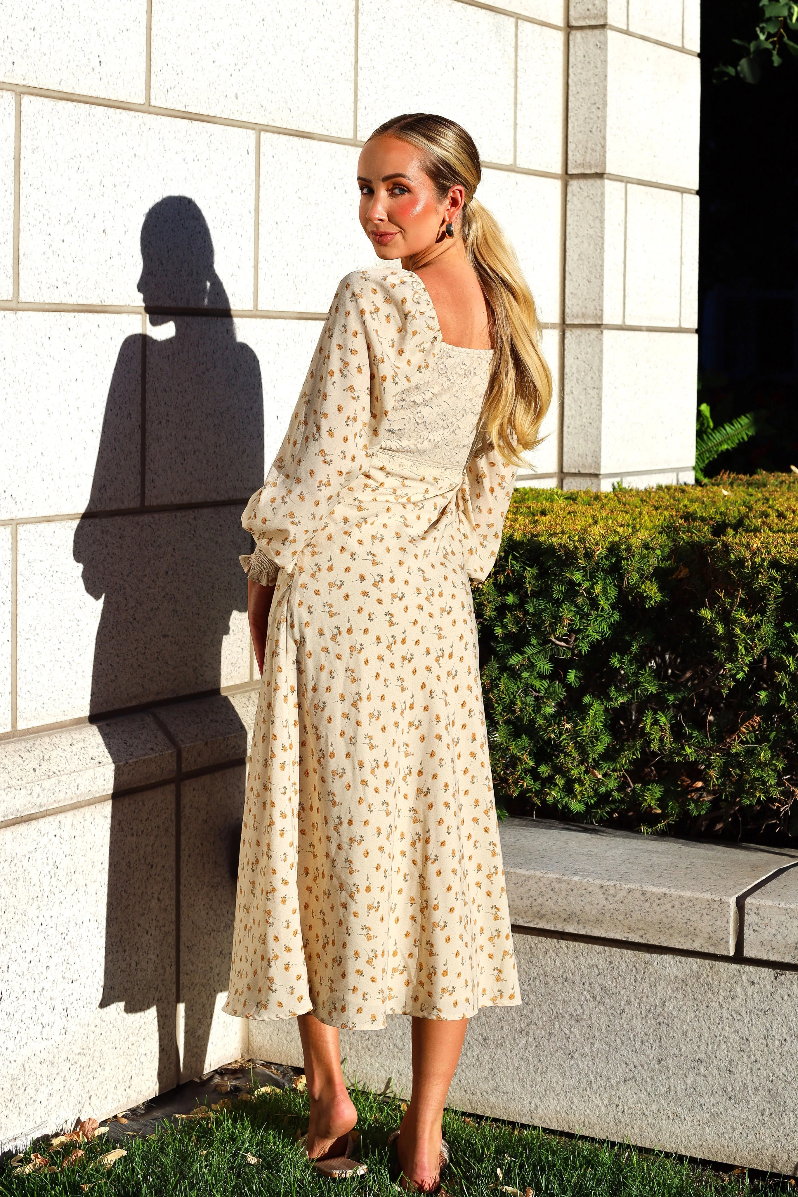 The Jenelle Vintage Cream Floral Dresses - XNAUWBI