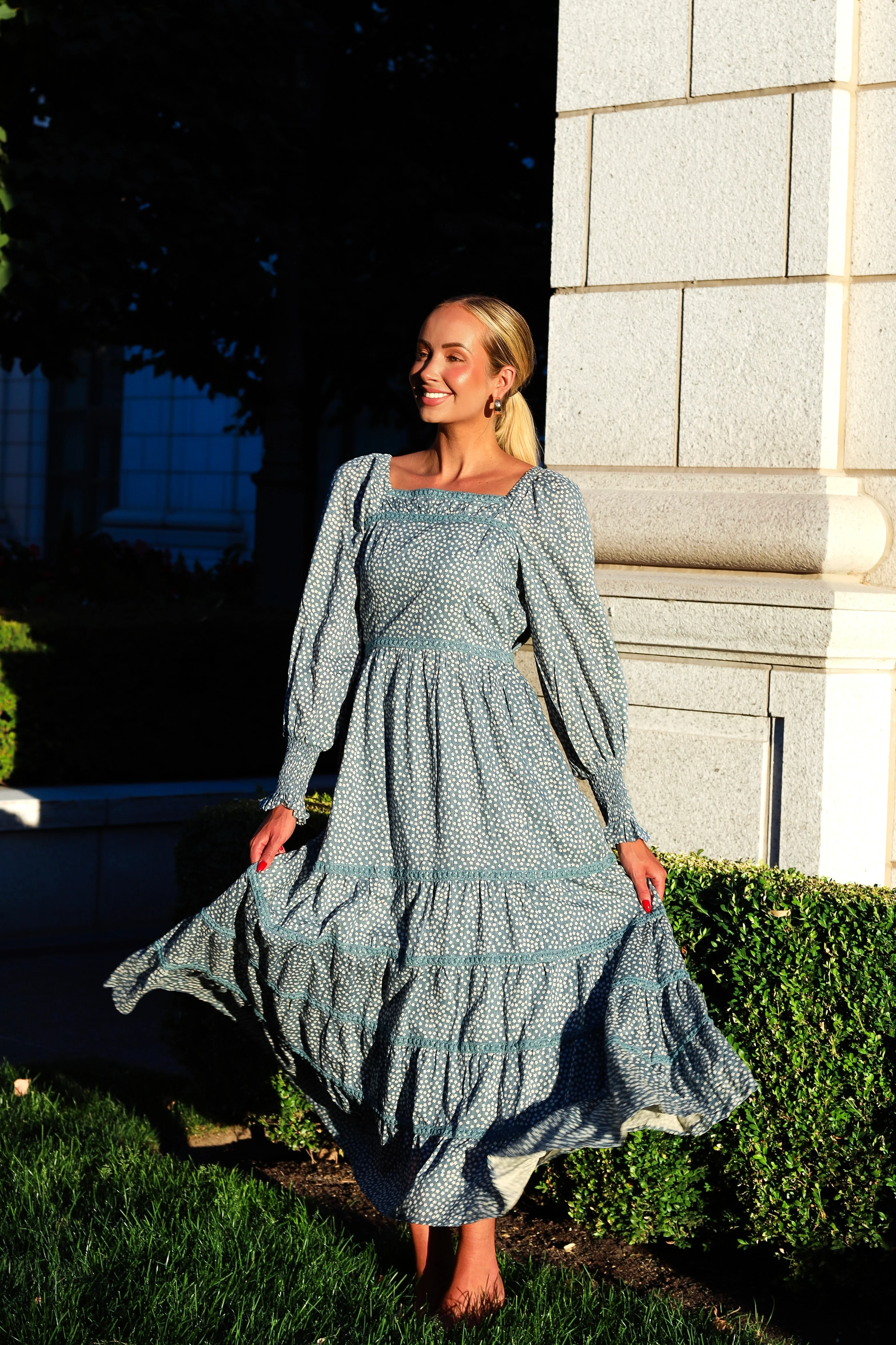 The Tabathia Dusty Blue/White Lace Trim Dresses - XNAUWBI