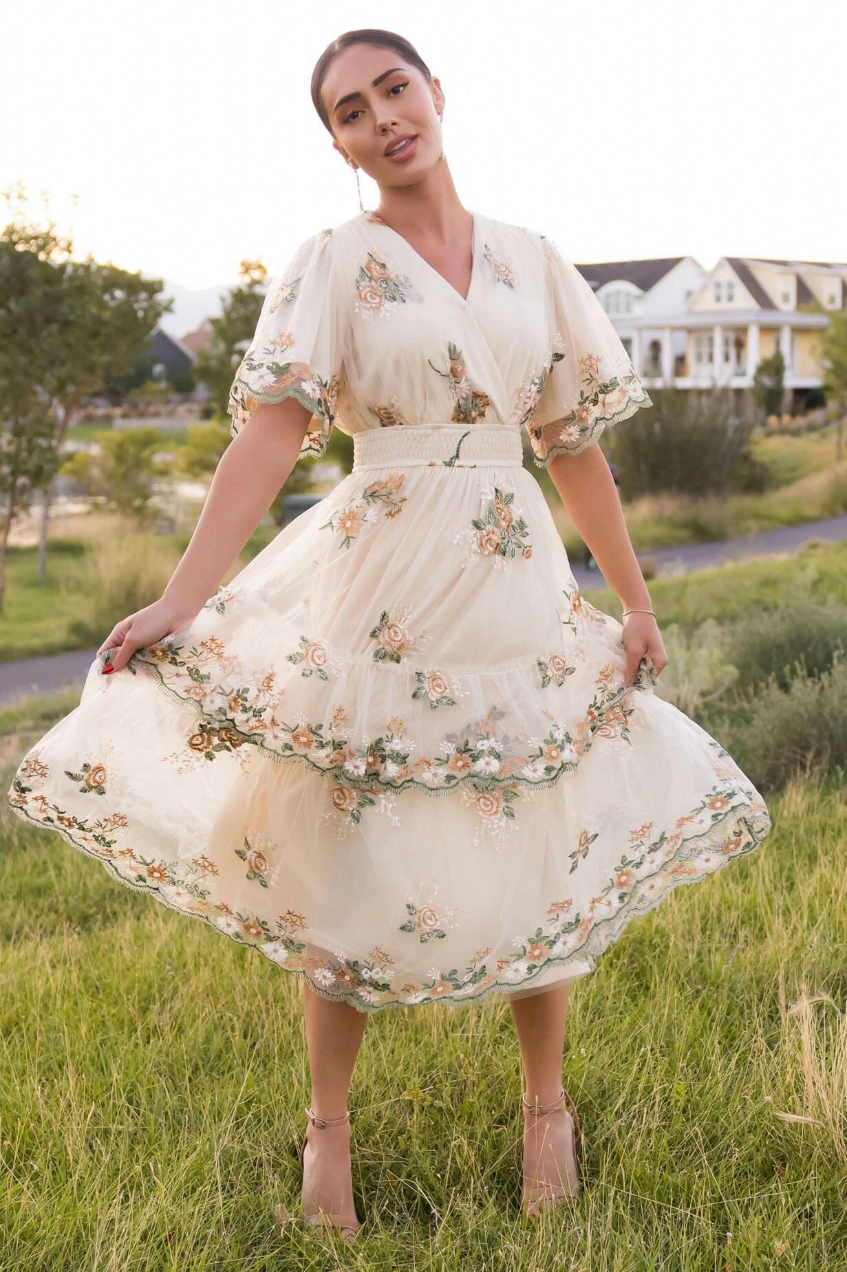 The Minerva Light Taupe/Embroidery Dresses - XNAUWBI