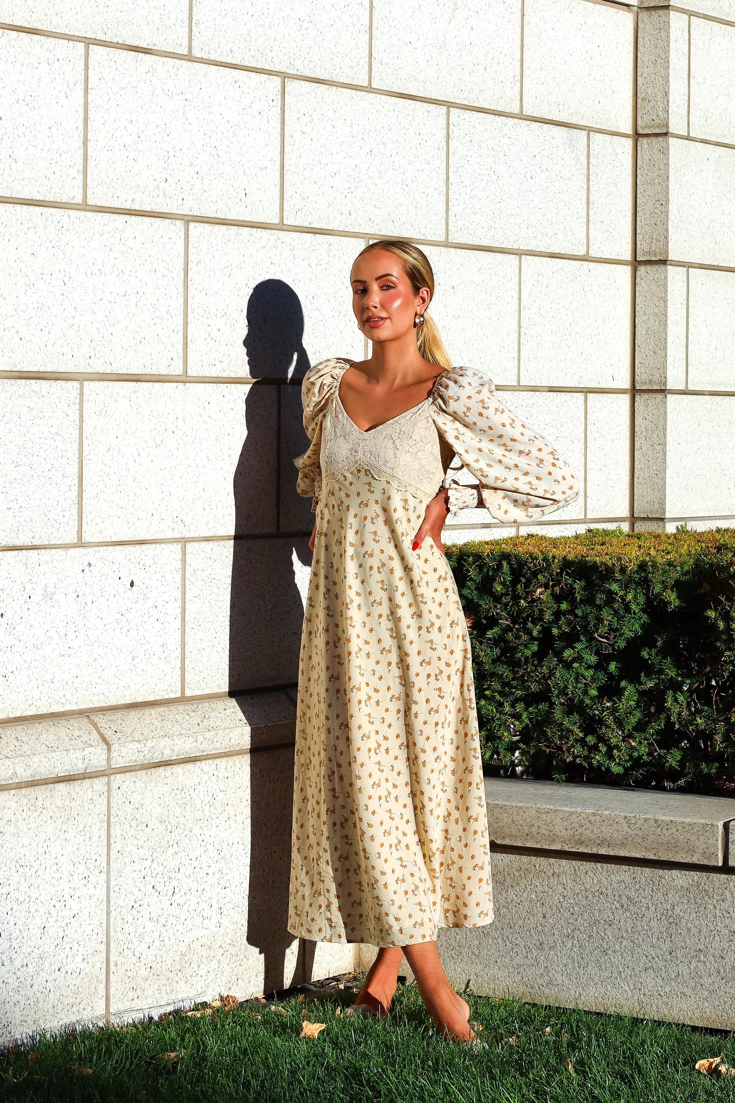 The Jenelle Vintage Cream Floral Dresses - XNAUWBI