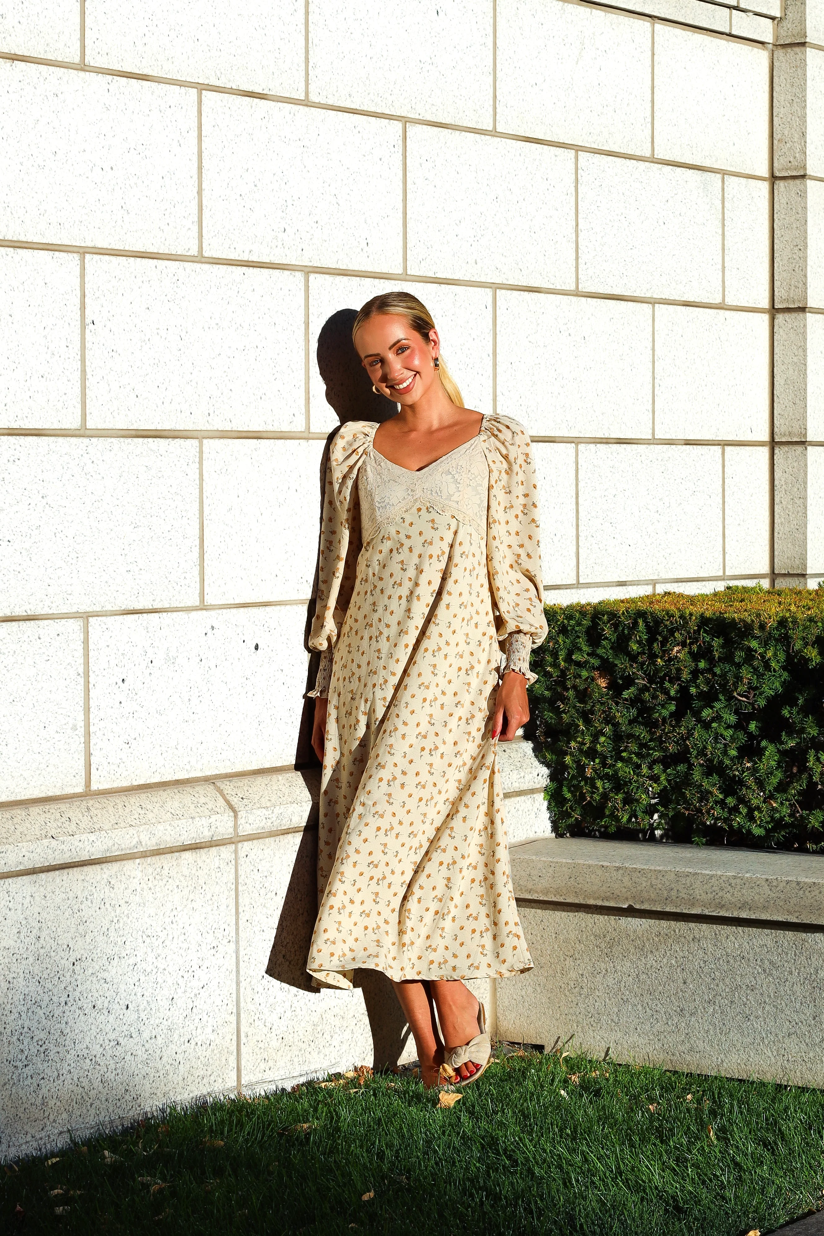 The Jenelle Vintage Cream Floral Dresses - XNAUWBI