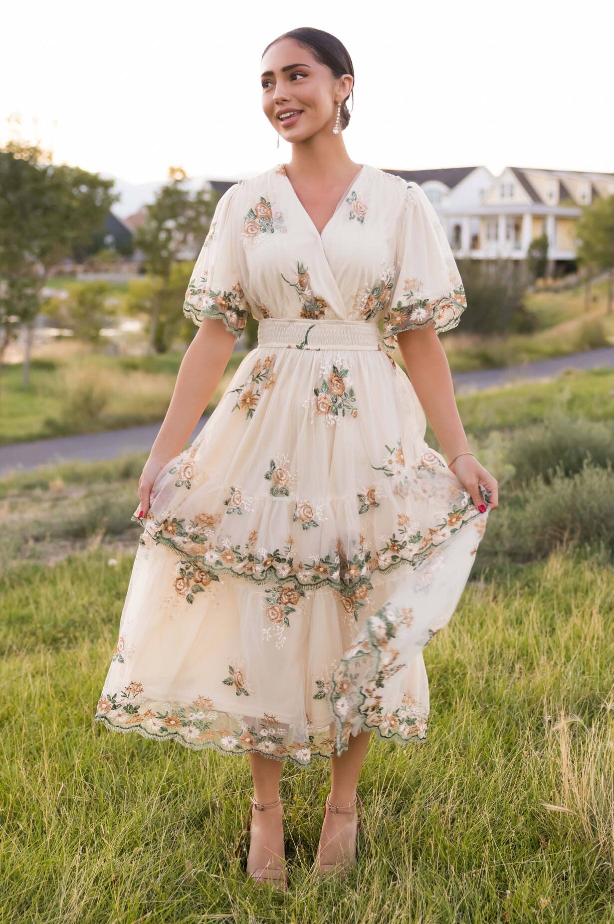 The Minerva Light Taupe/Embroidery Dresses - XNAUWBI