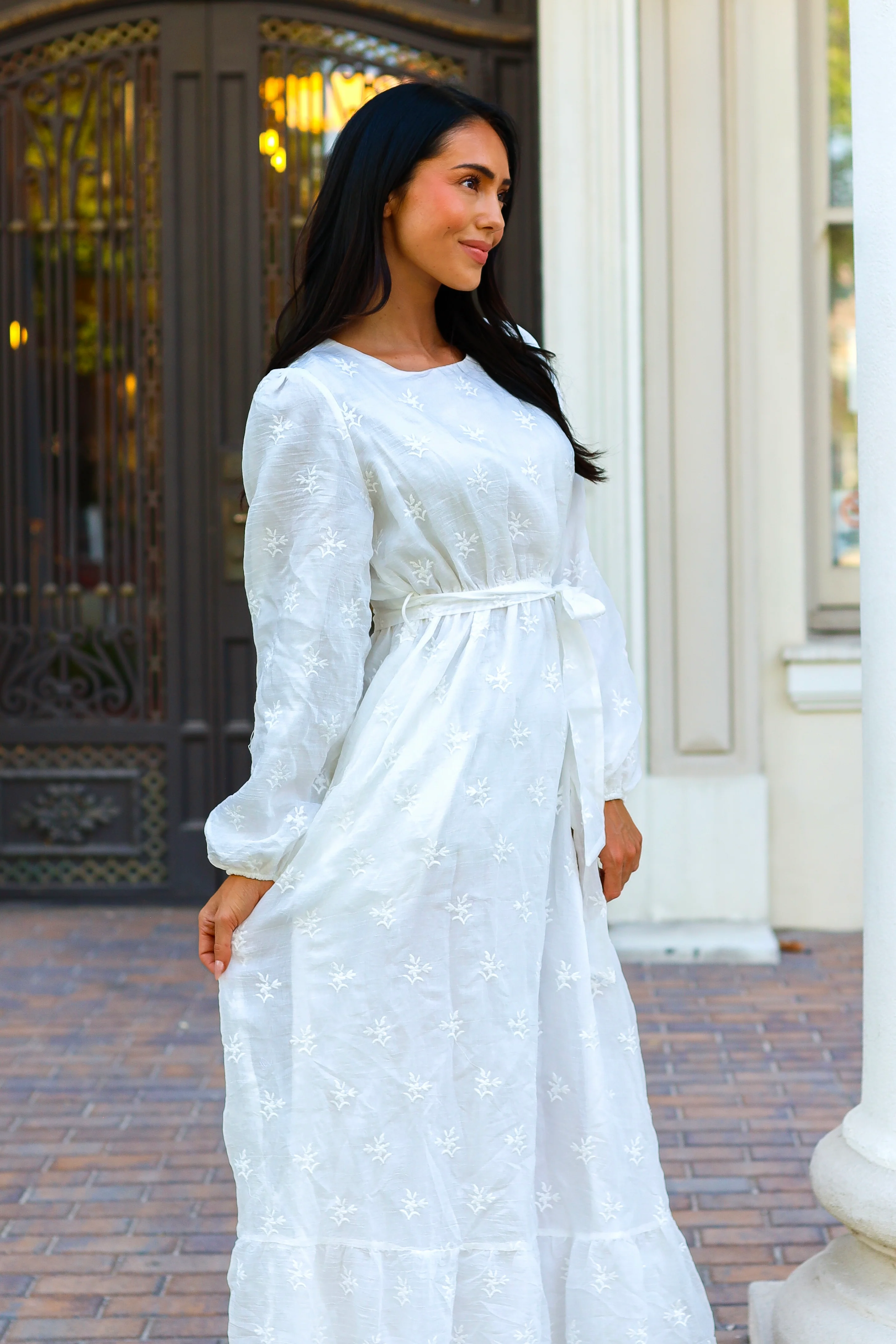 The Isleah Ivory Dresses - XNAUWBI