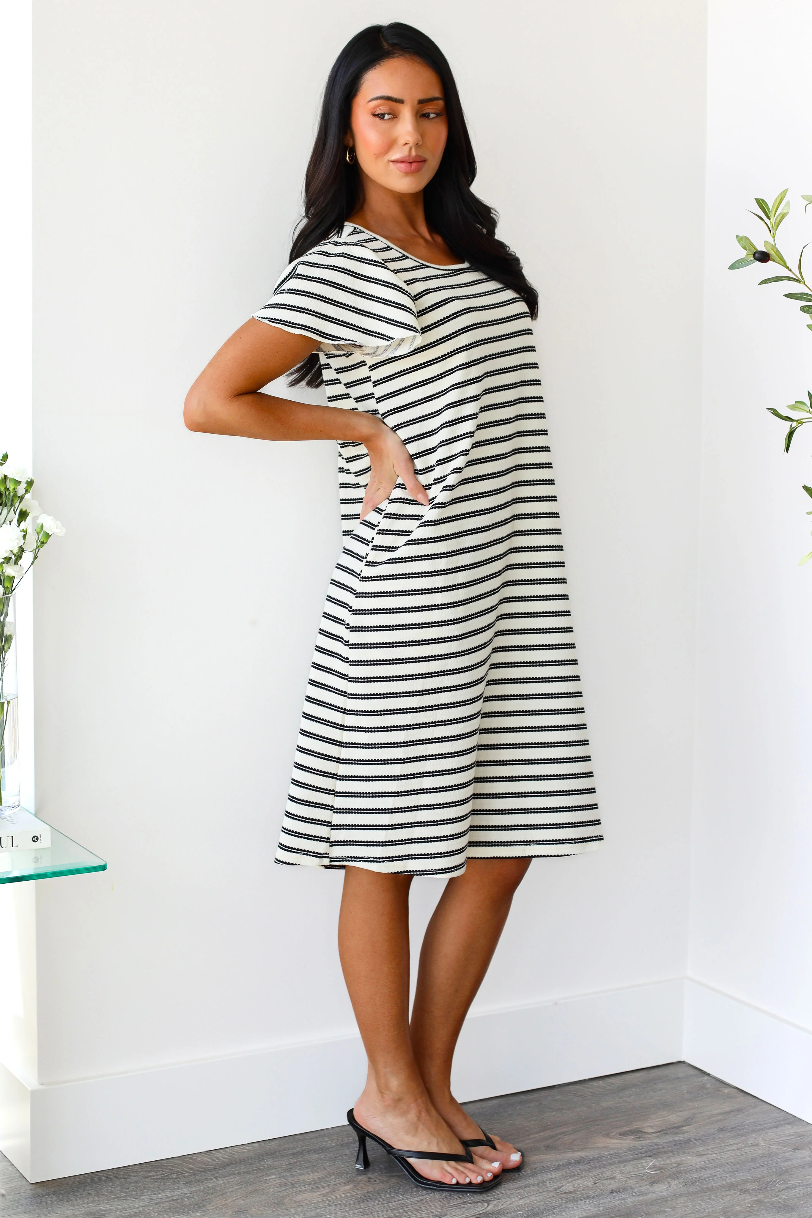 The Johannah Cream/Black Dresses - XNAUWBI