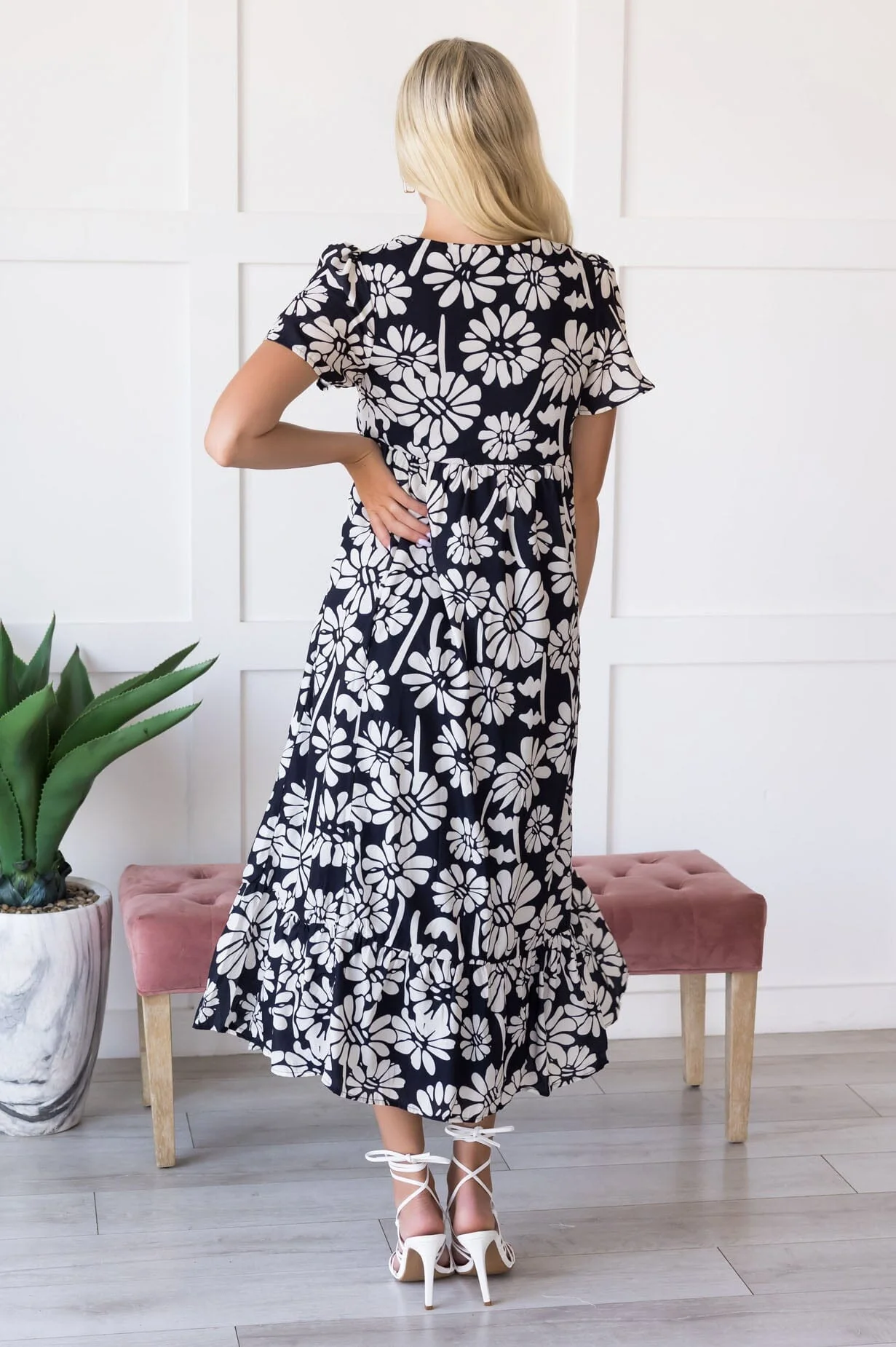 The Wendy Black Retro Bloom Dresses - XNAUWBI