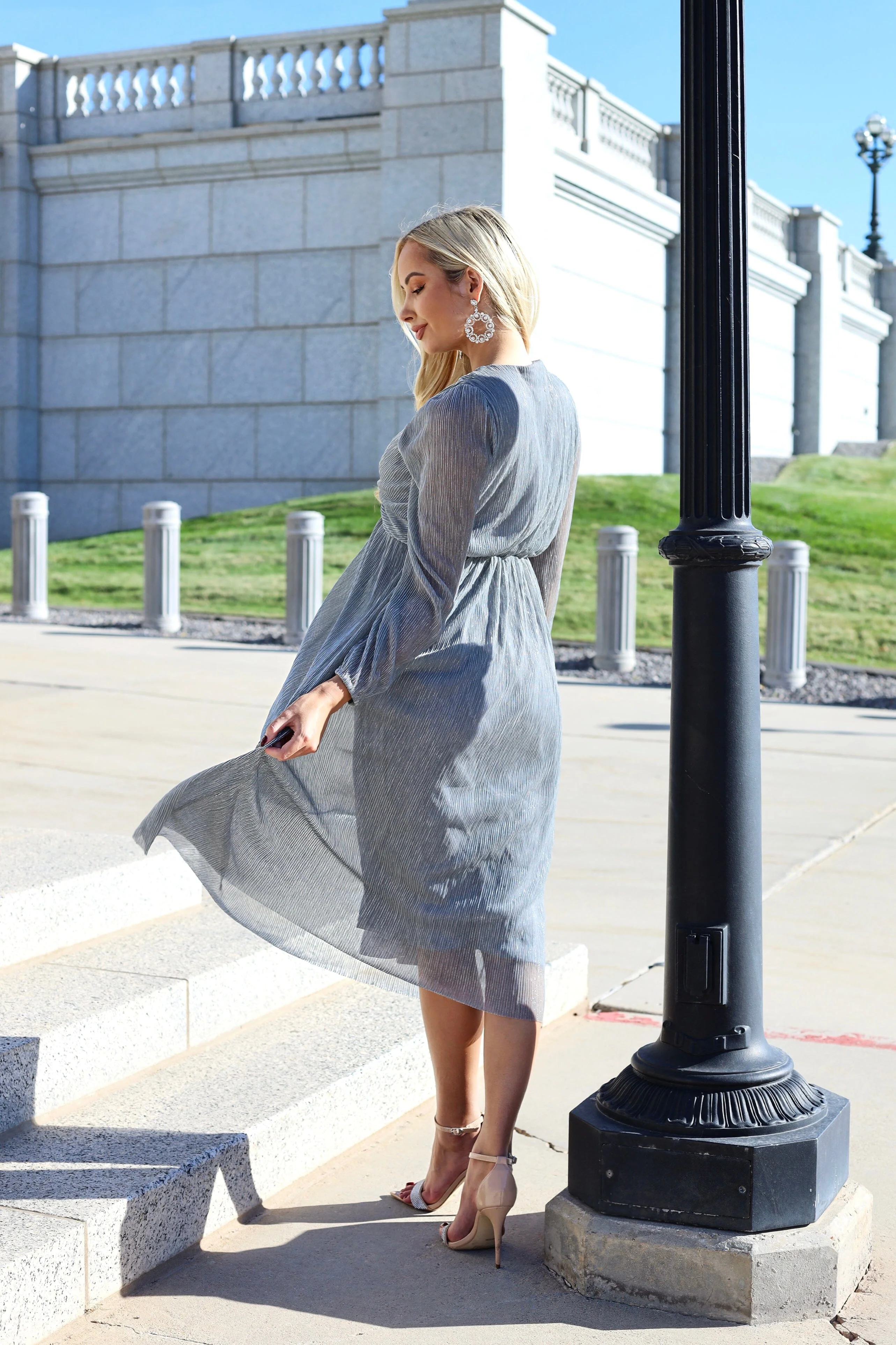 The Haisley Metallic Silver Dresses - XNAUWBI