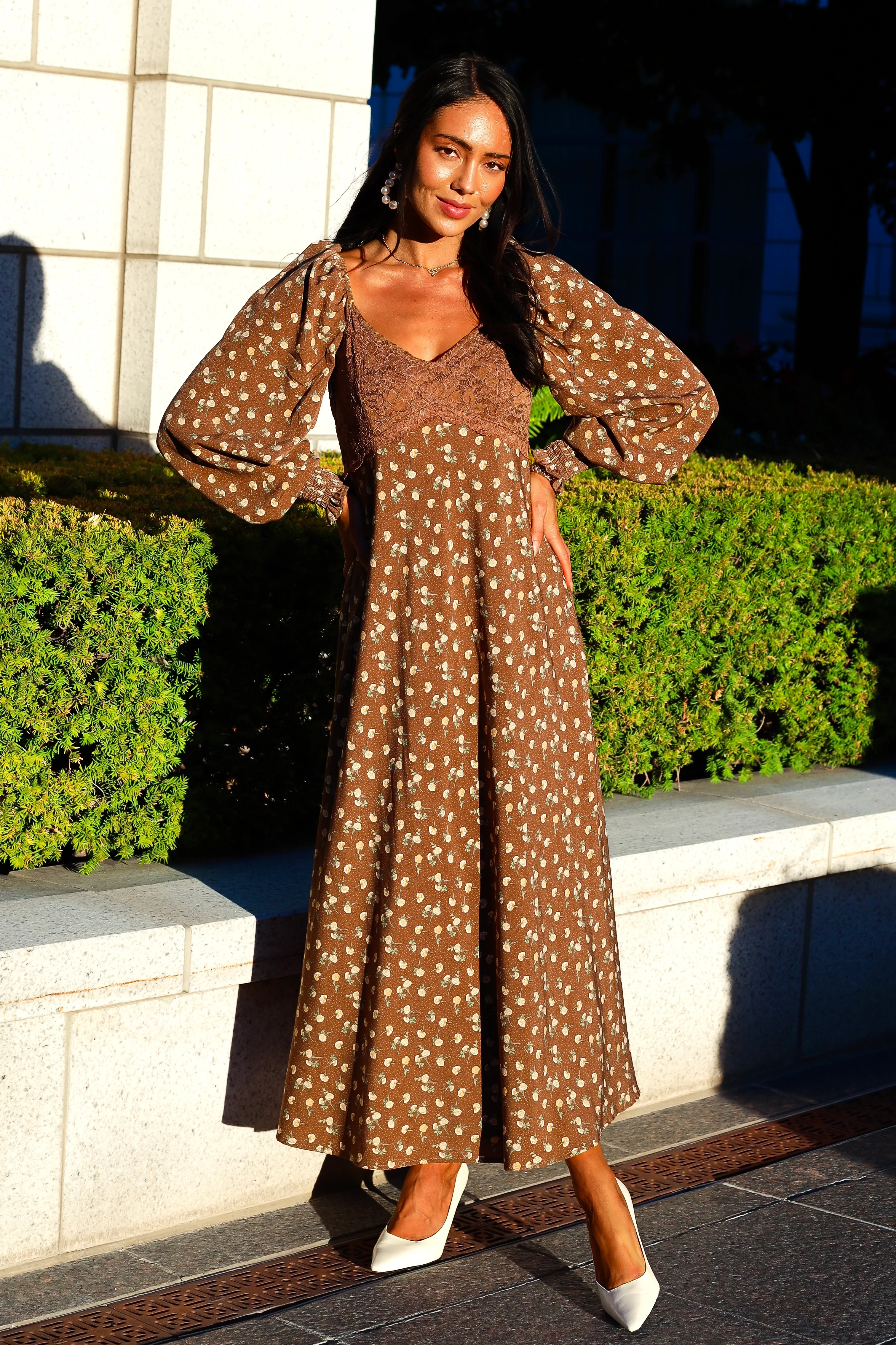 The Jenelle Mocha Mousse Floral Dresses - XNAUWBI