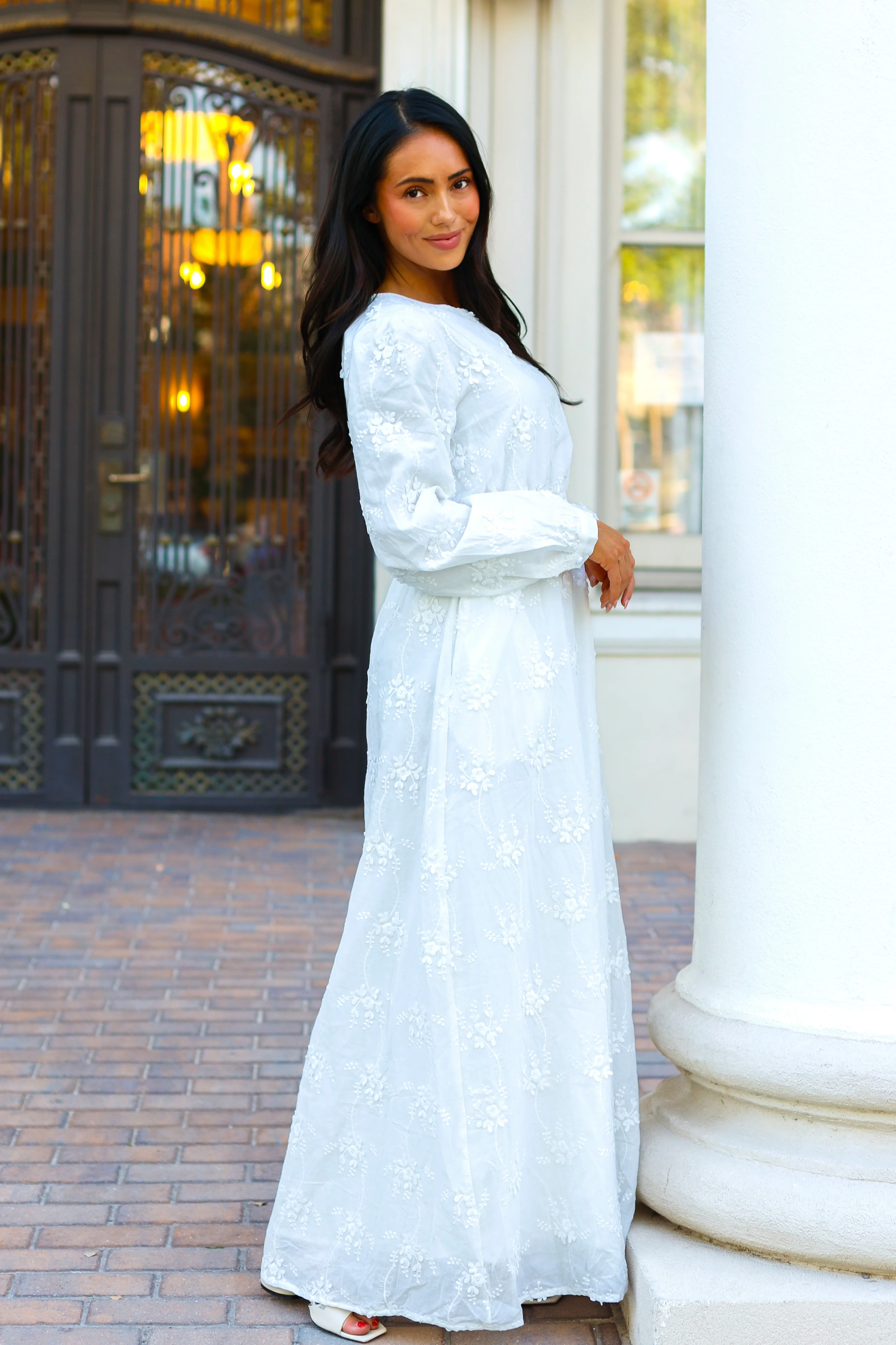 The Calandra Ivory Eyelet Dresses - XNAUWBI