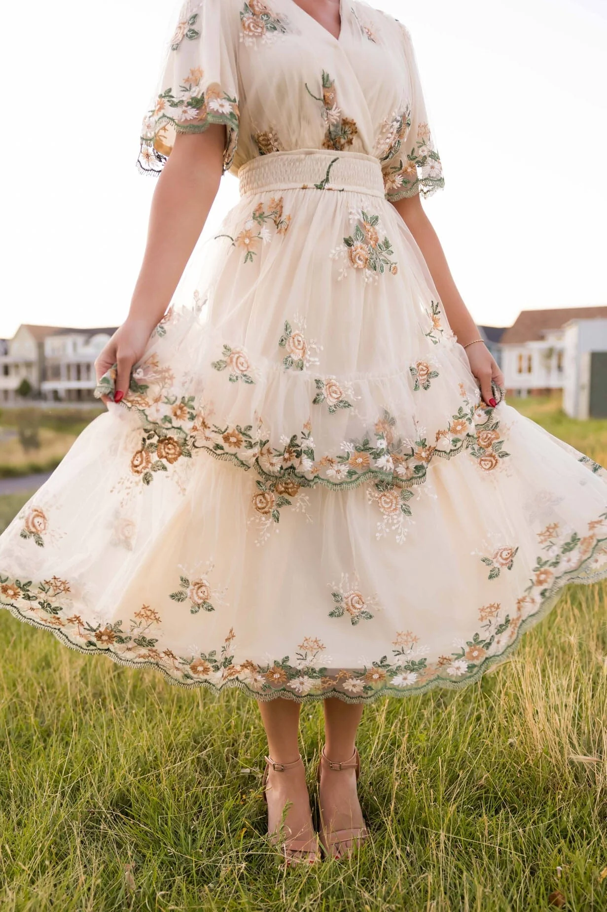 The Minerva Light Taupe/Embroidery Dresses - XNAUWBI