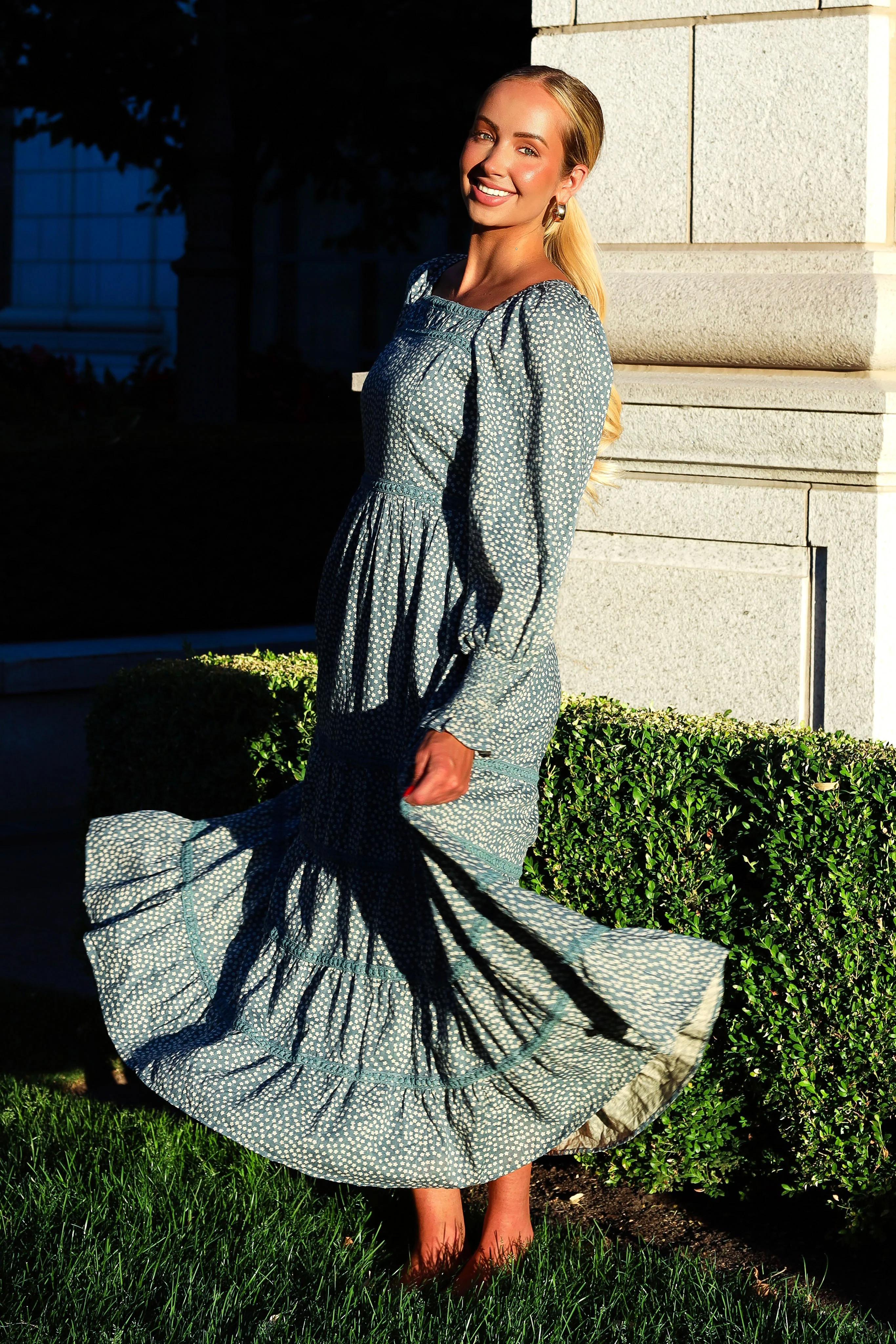 The Tabathia Dusty Blue/White Lace Trim Dresses - XNAUWBI