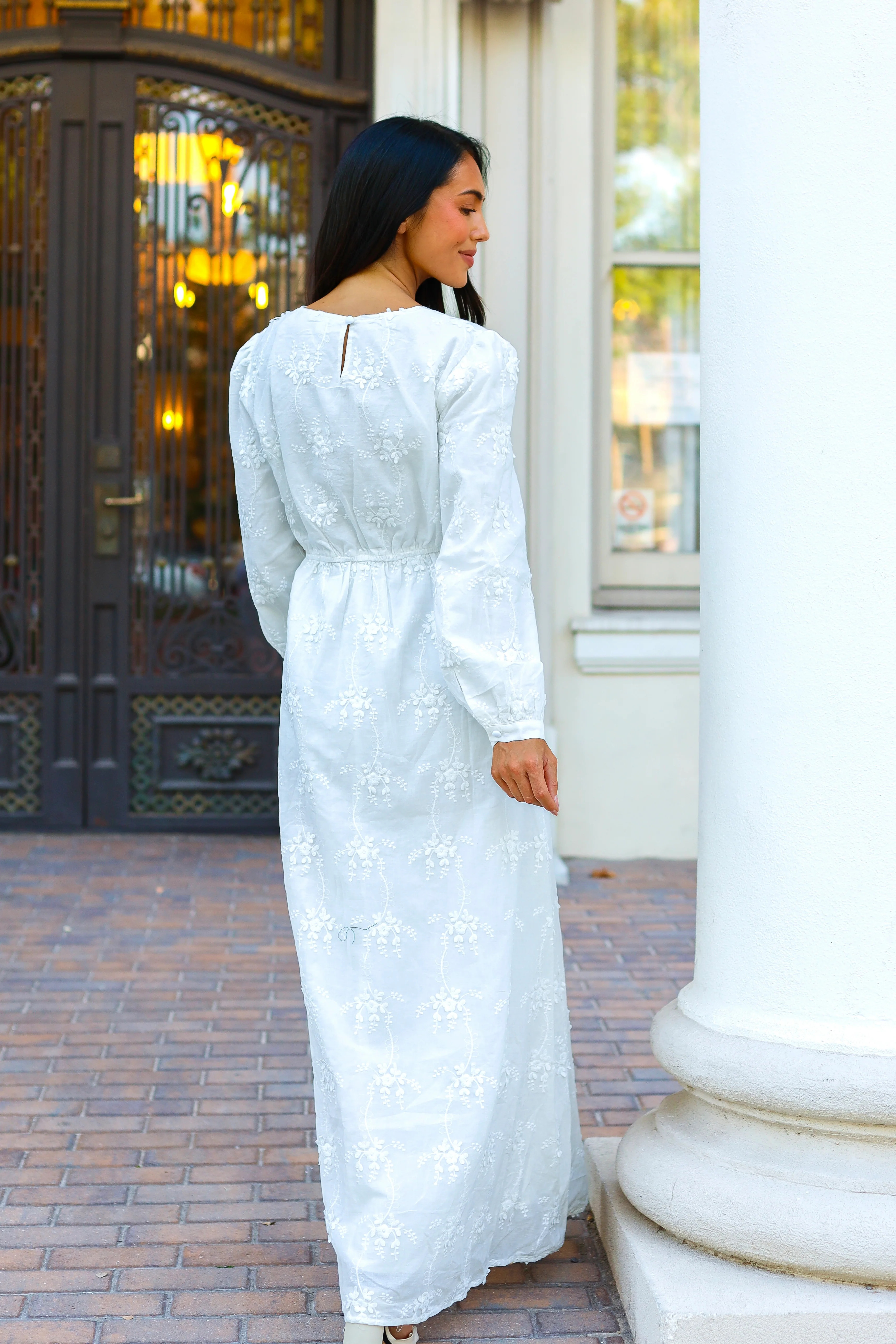 The Calandra Ivory Eyelet Dresses - XNAUWBI