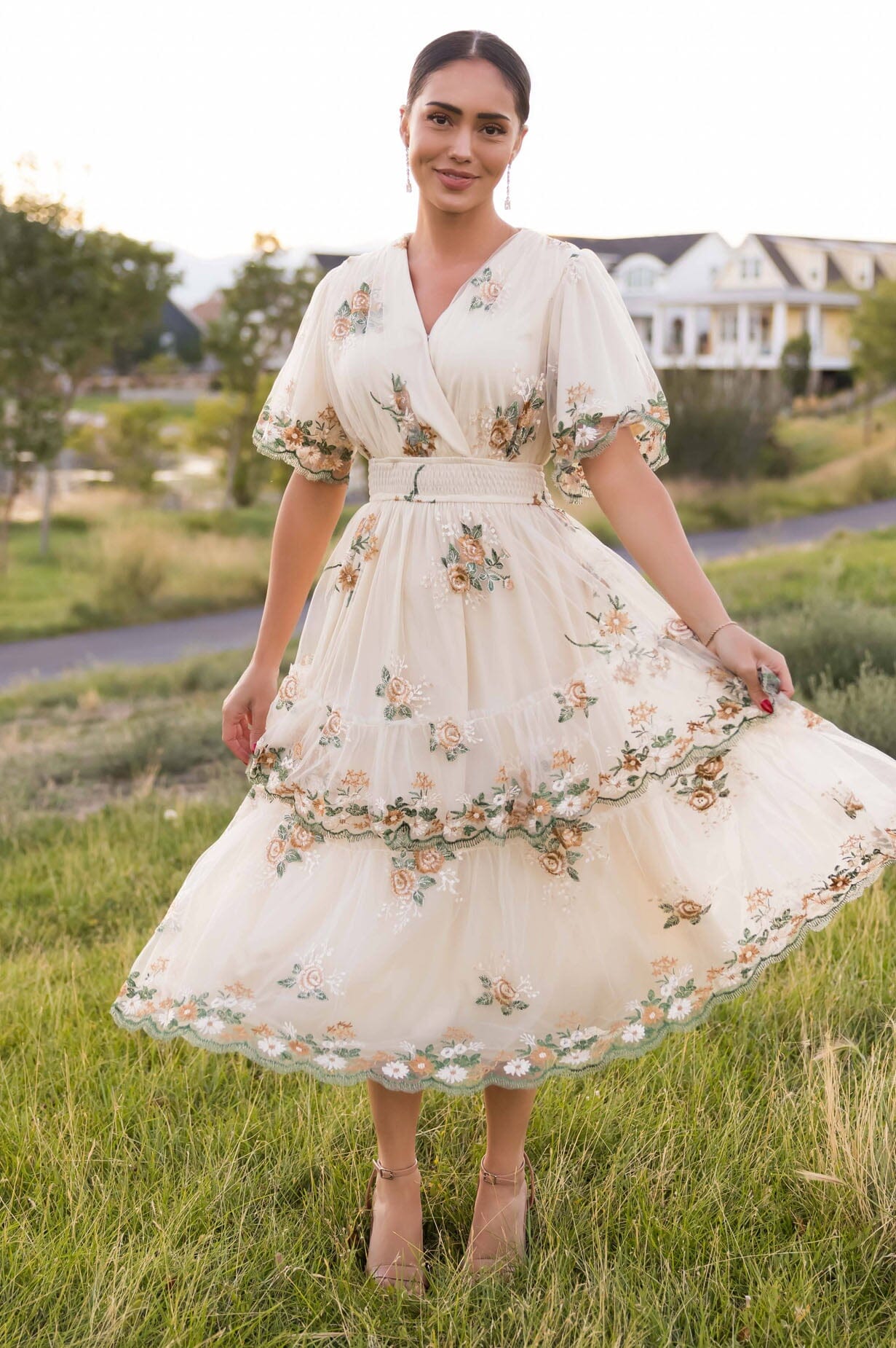 The Minerva Light Taupe/Embroidery Dresses - XNAUWBI