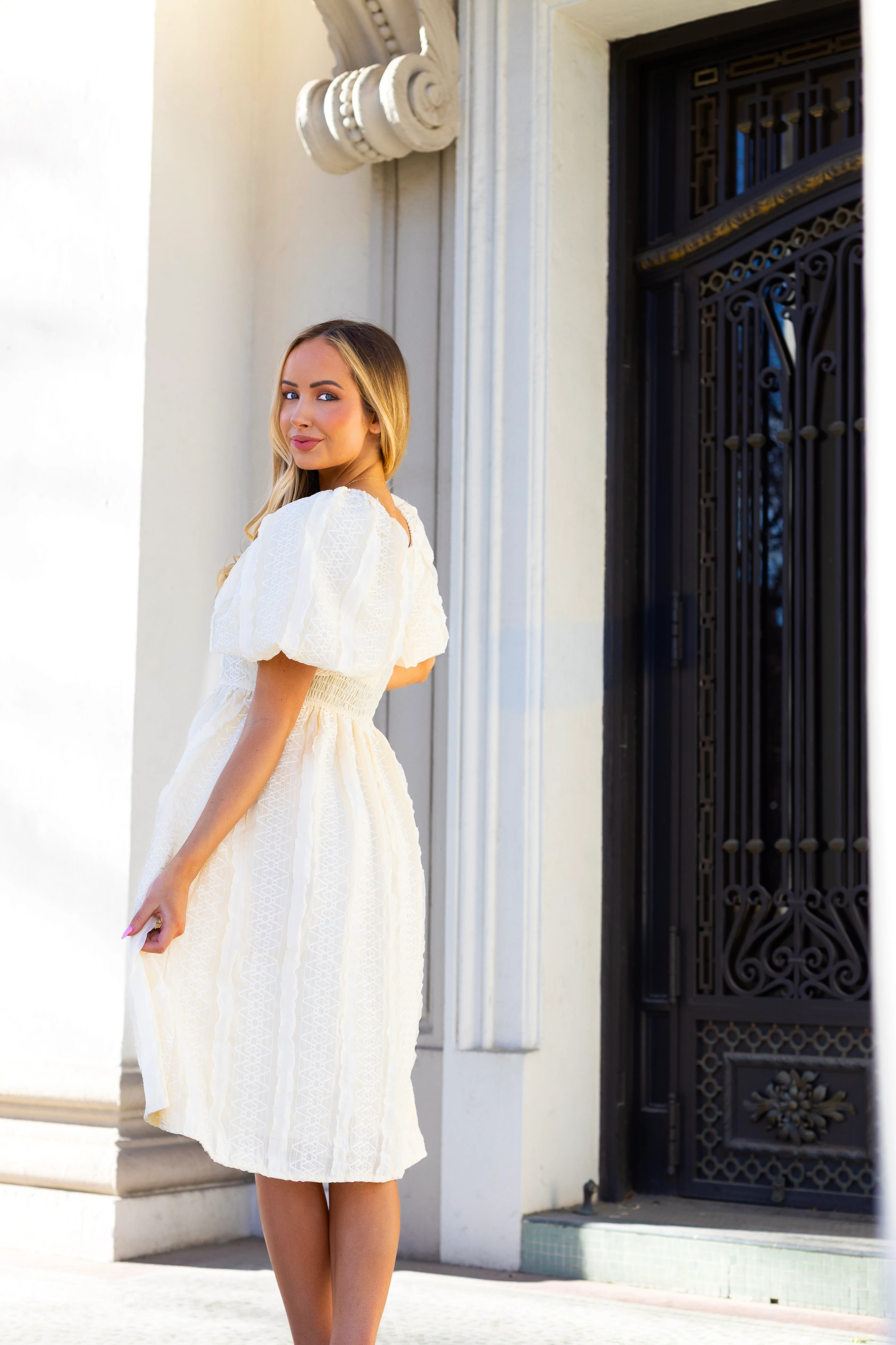 The Lyra Cream Texture Lace Dresses - XNAUWBI