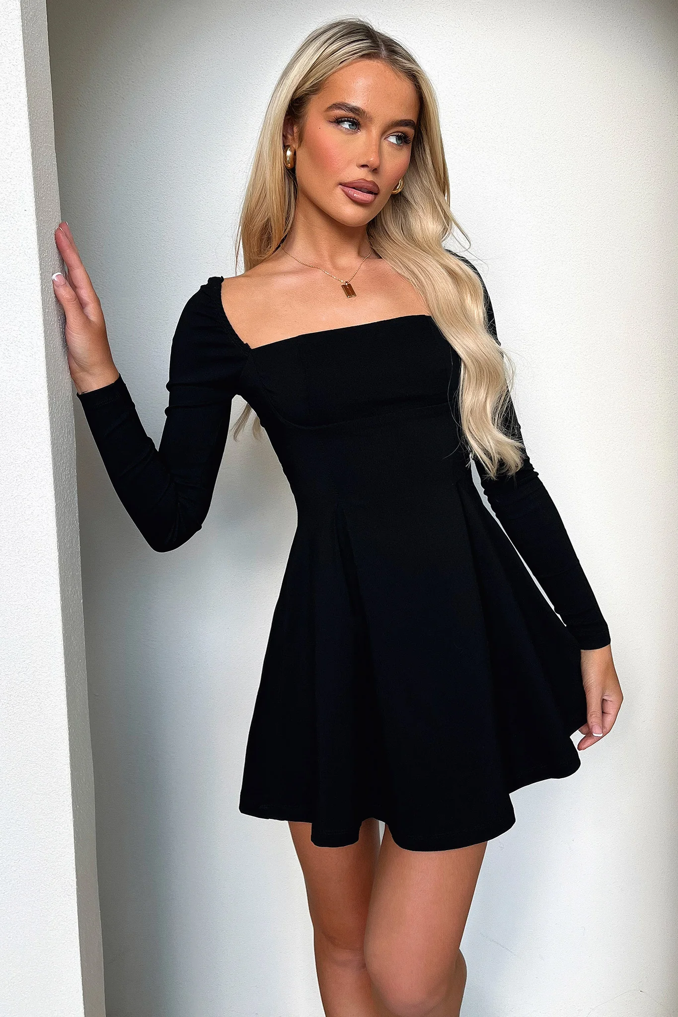 Tabitha Long Sleeve Mini Dress - Black - XNAUWBI