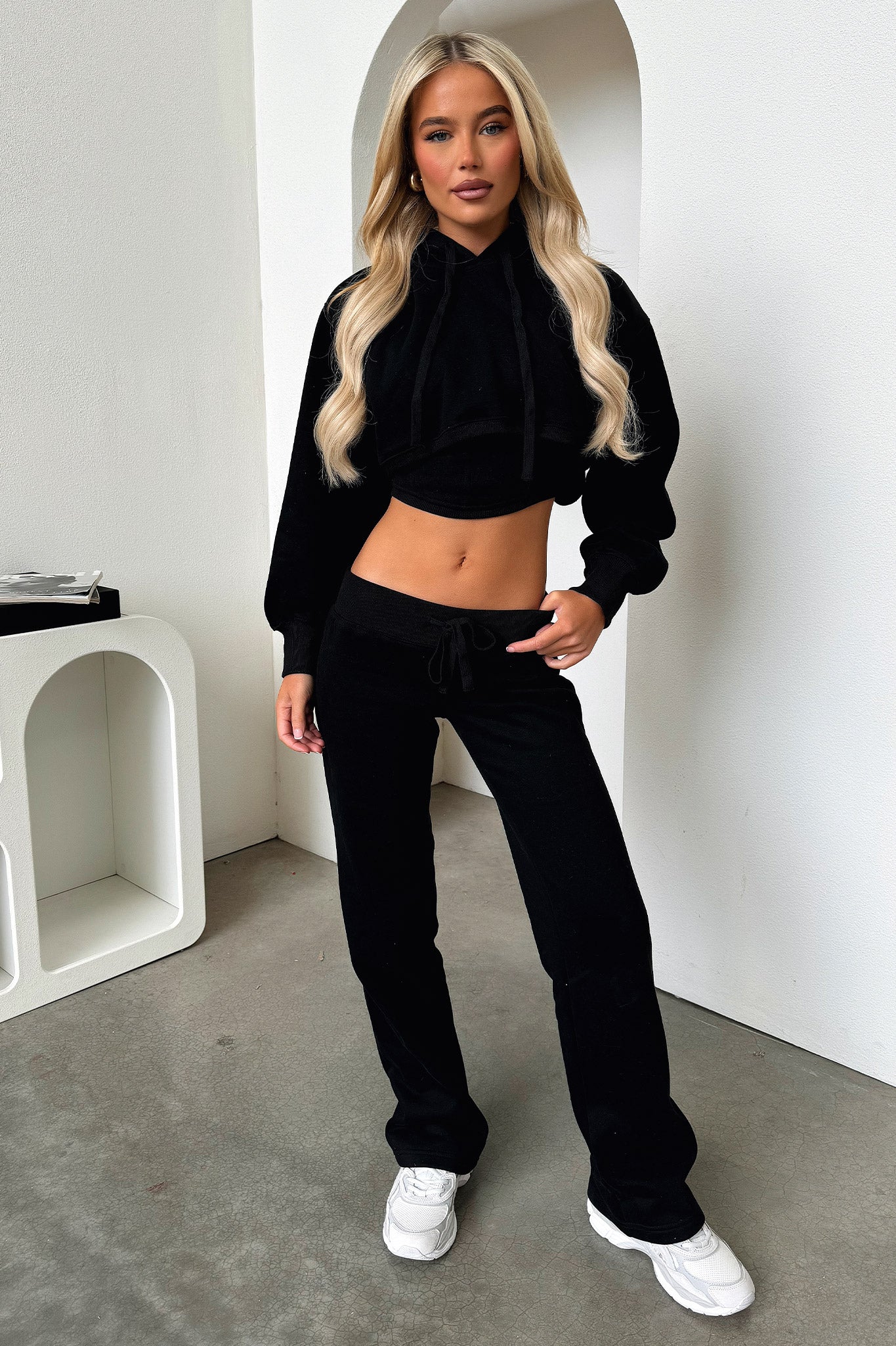 Zaina Cropped Hoodie - Black - XNAUWBI