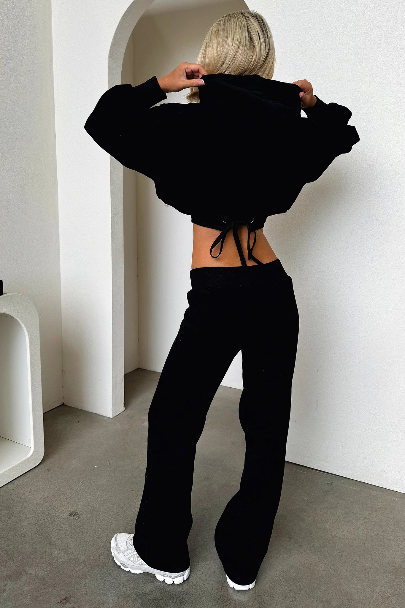 Zaina Cropped Hoodie - Black - XNAUWBI