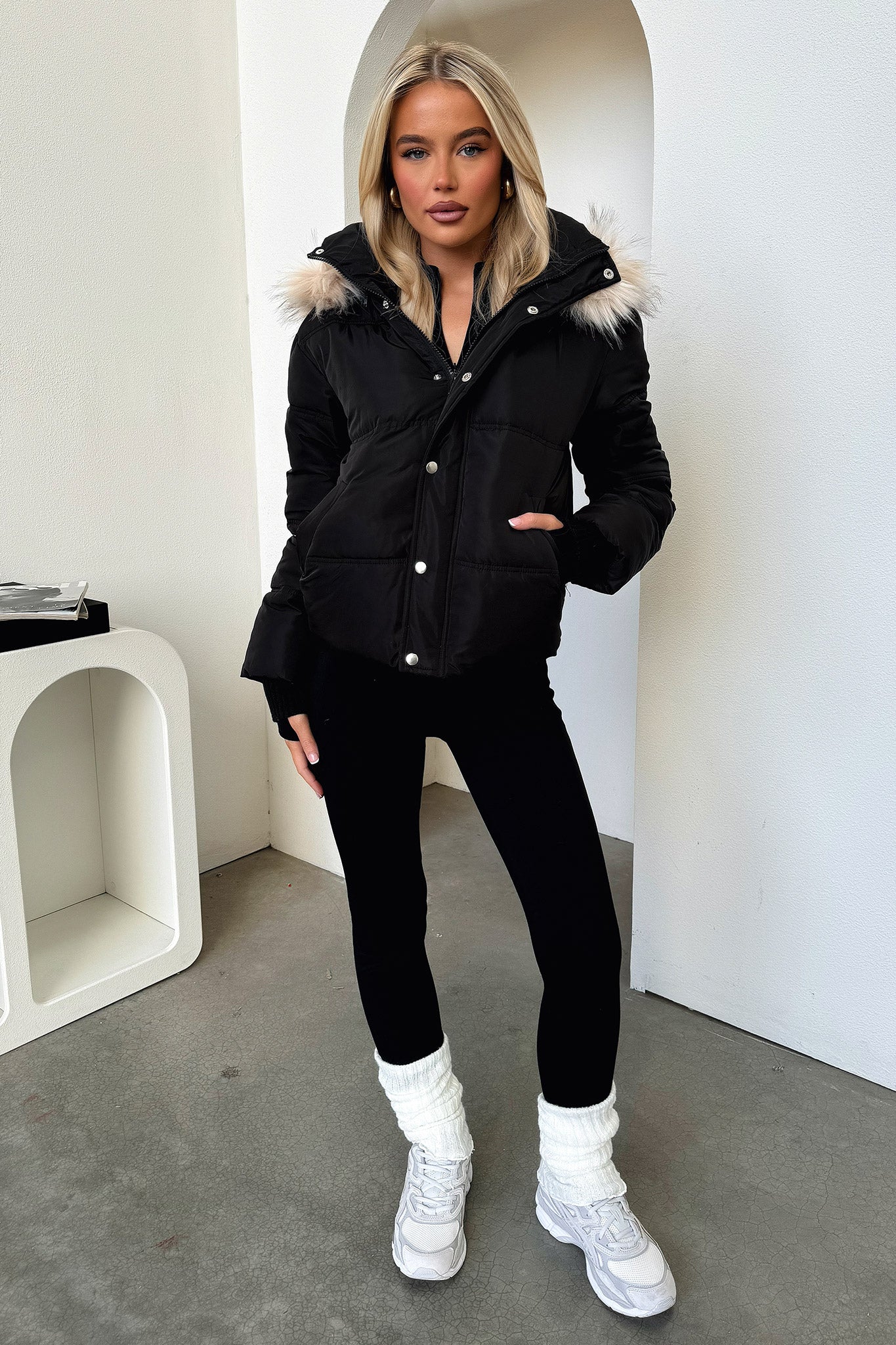 Coleman Puffer Jacket - Black - XNAUWBI